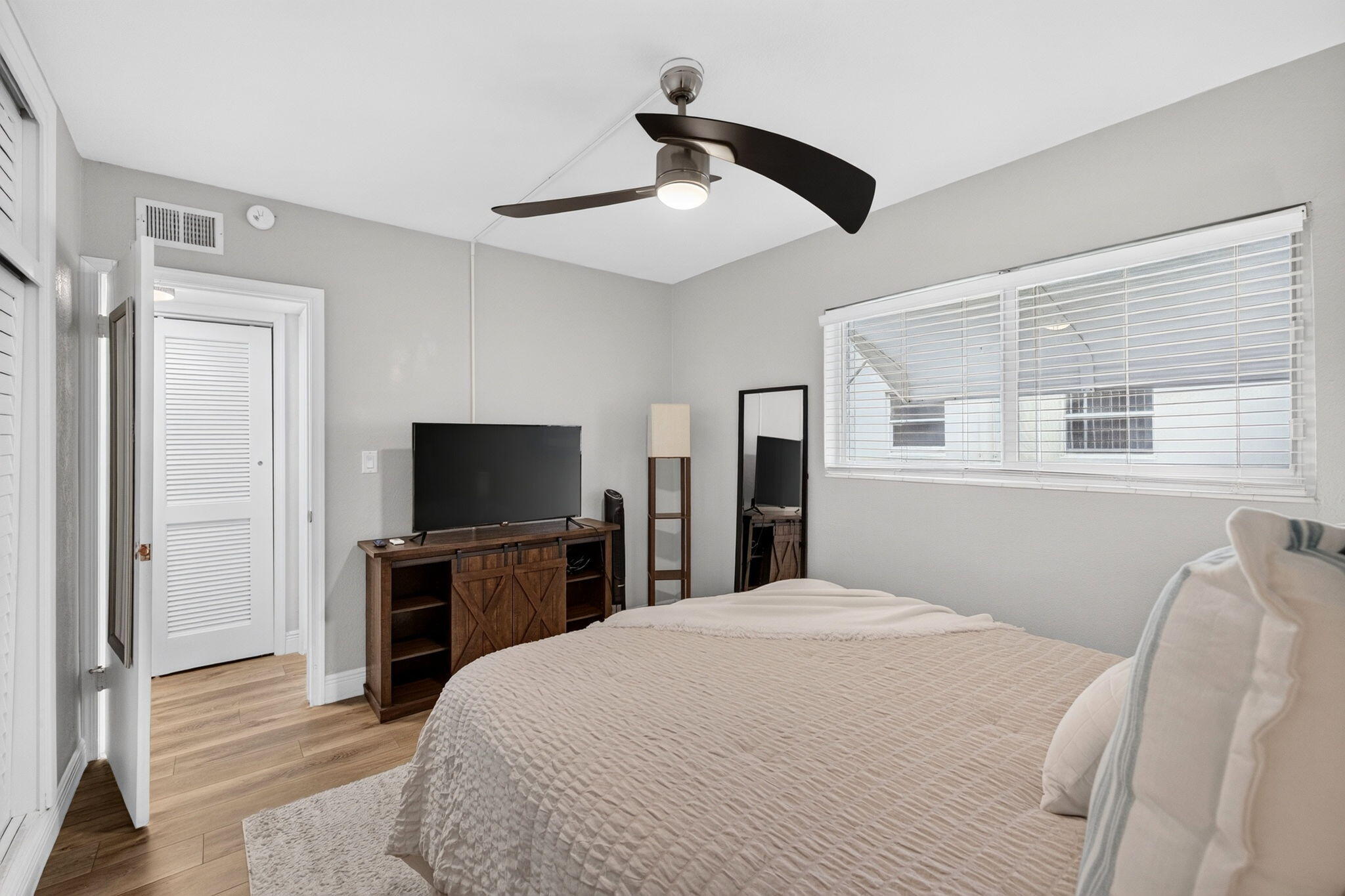 3232 Canal Drive Property Photo 27