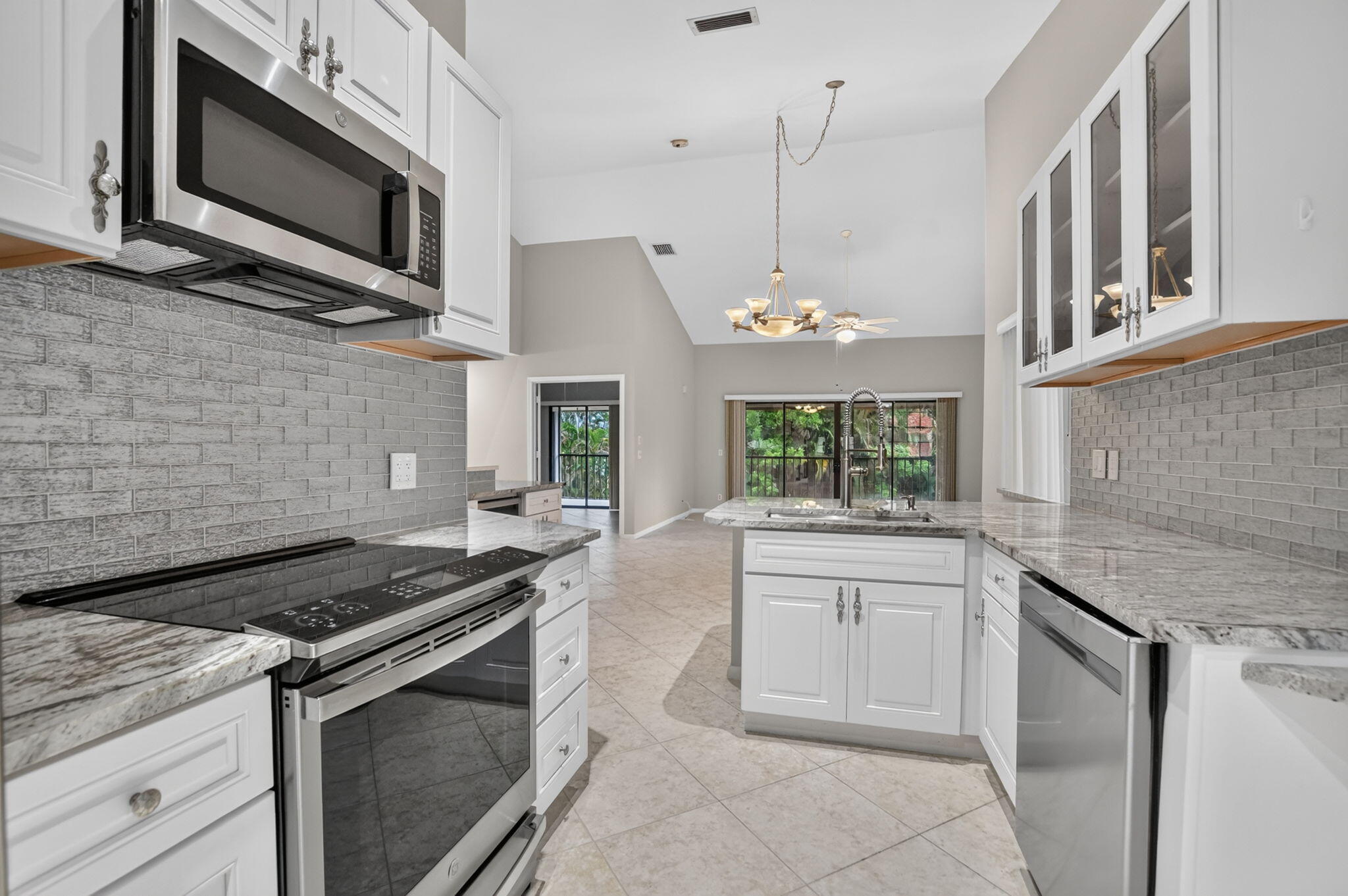 7864 Lexington Club Boulevard D Property Photo 2