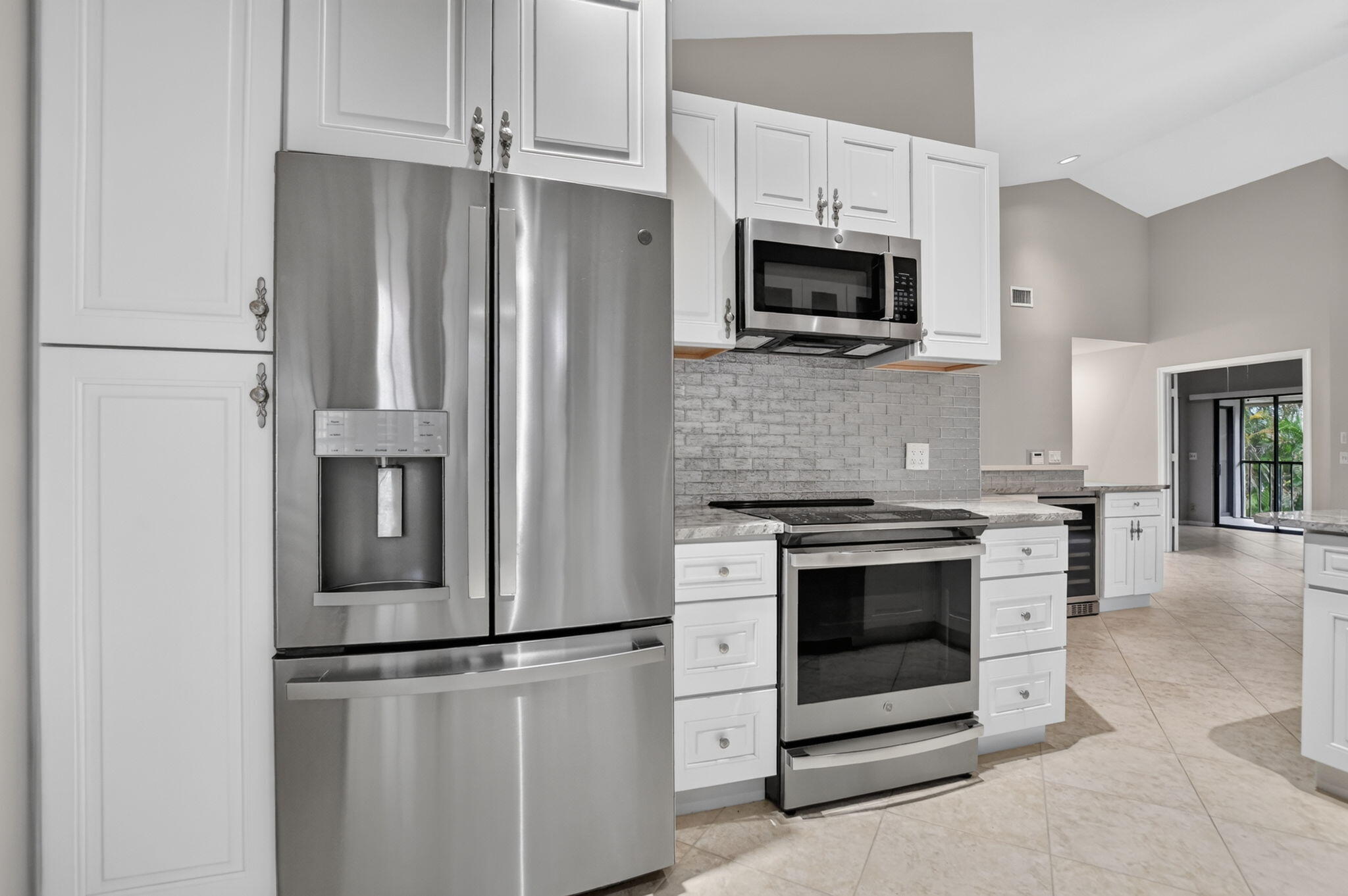 7864 Lexington Club Boulevard D Property Photo 3