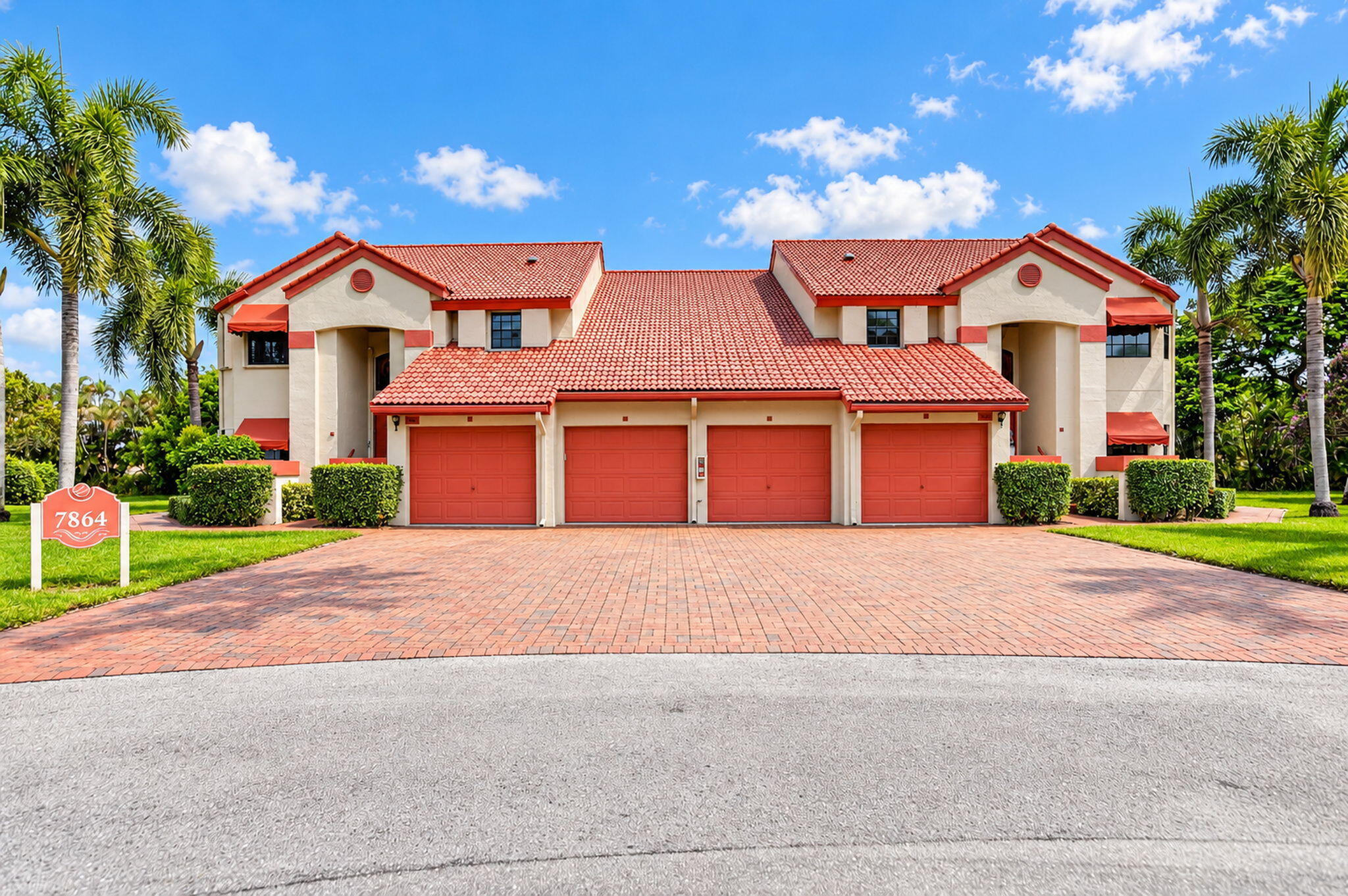 7864 Lexington Club Boulevard D Property Photo 4