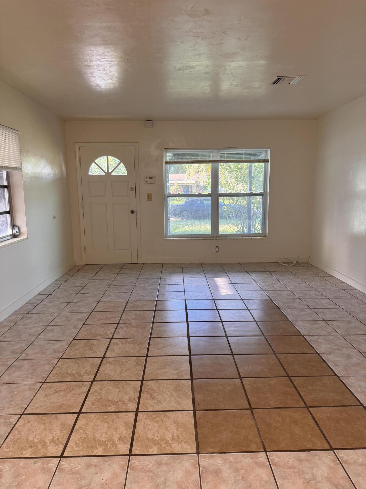 1148 Arizona Avenue Property Photo 2
