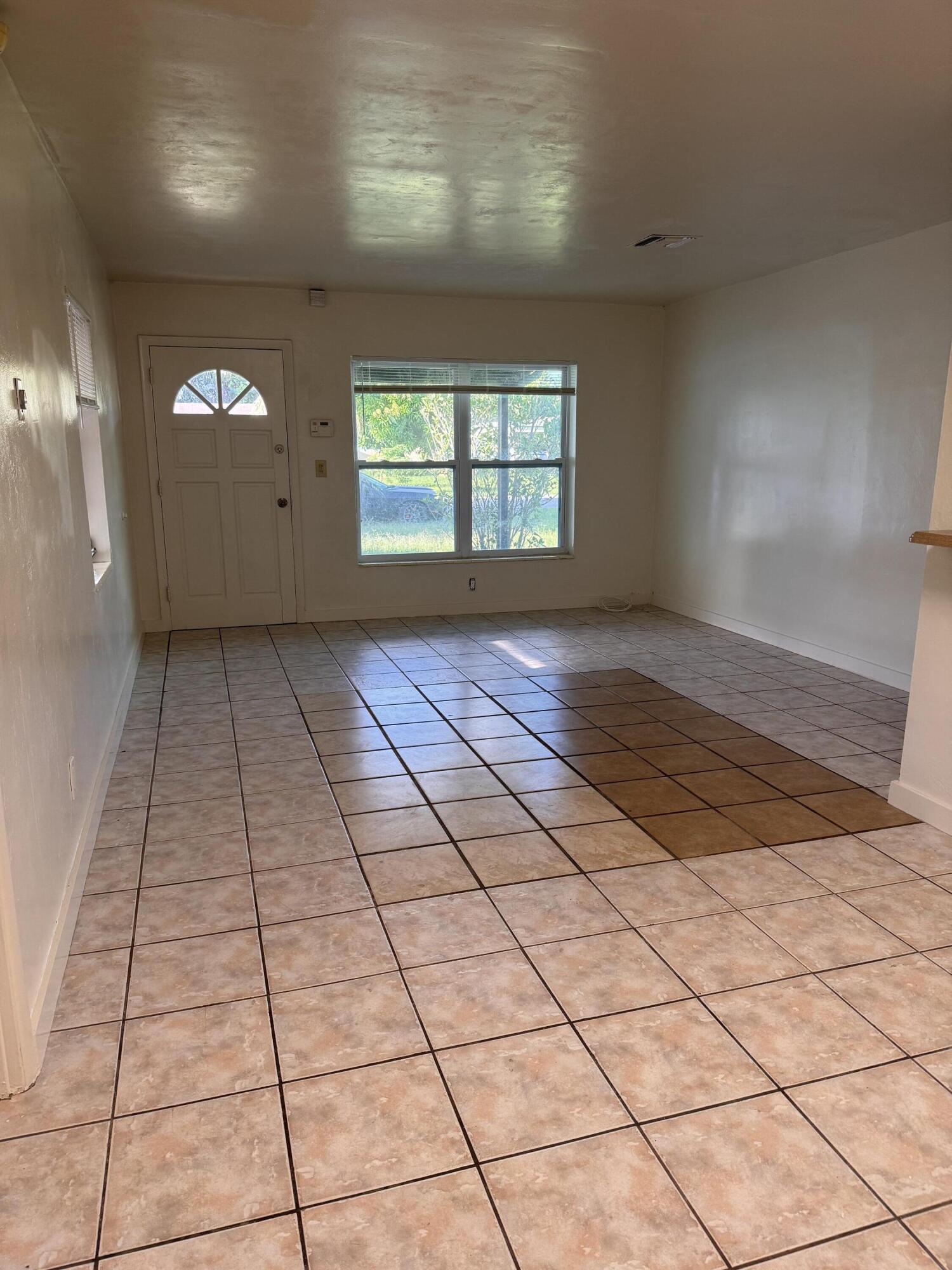 1148 Arizona Avenue Property Photo 3