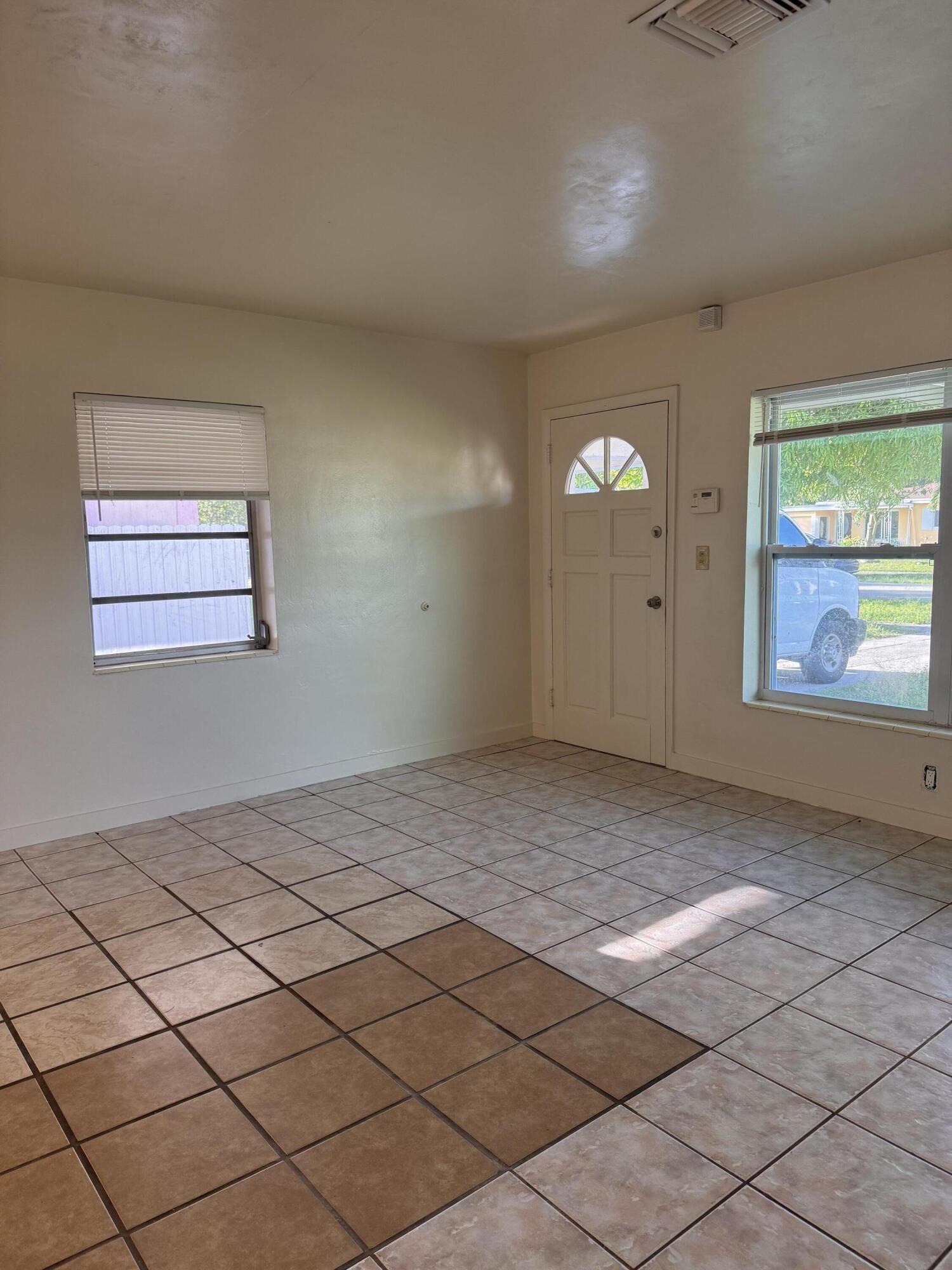 1148 Arizona Avenue Property Photo 4