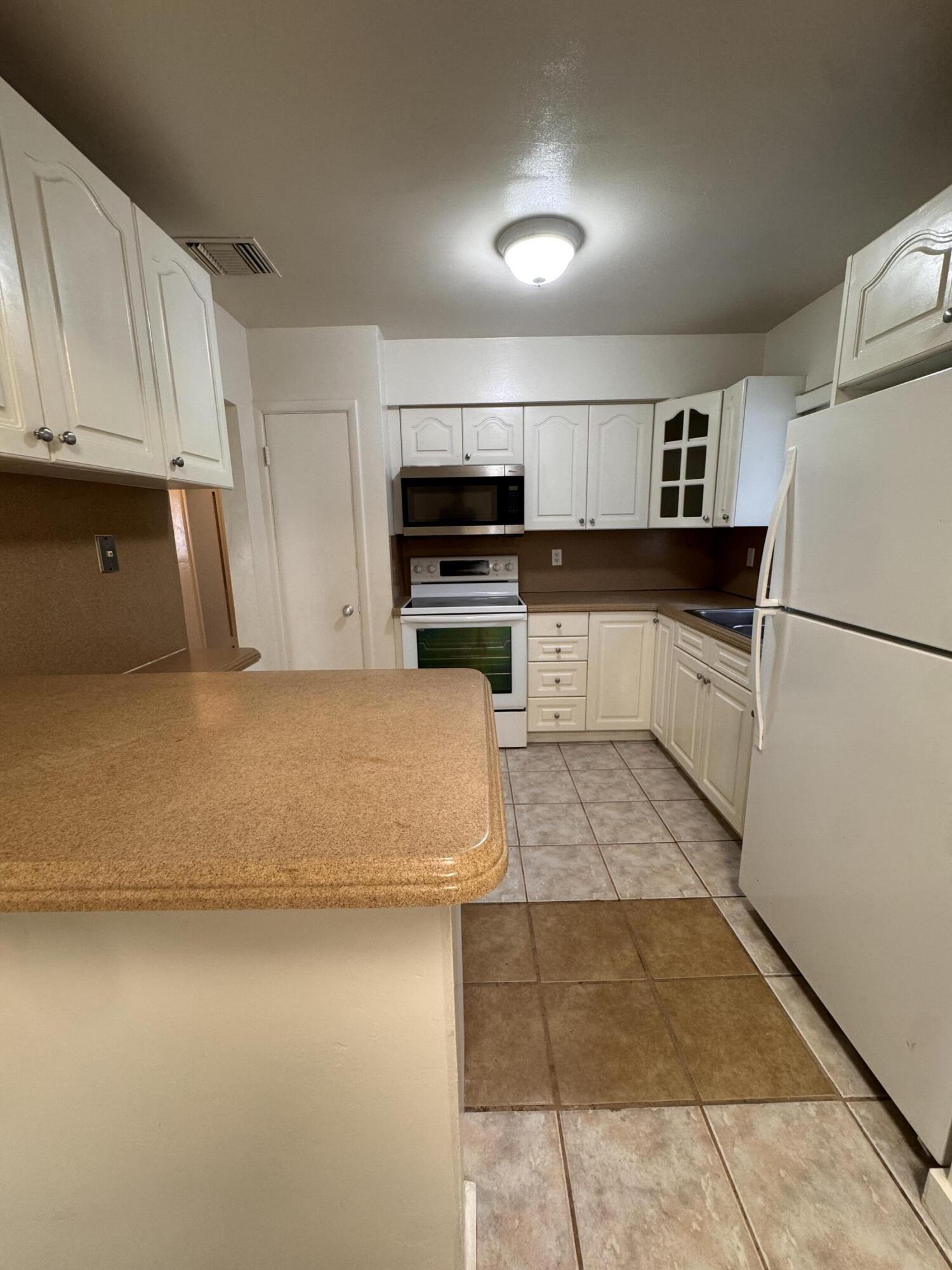 1148 Arizona Avenue Property Photo 11