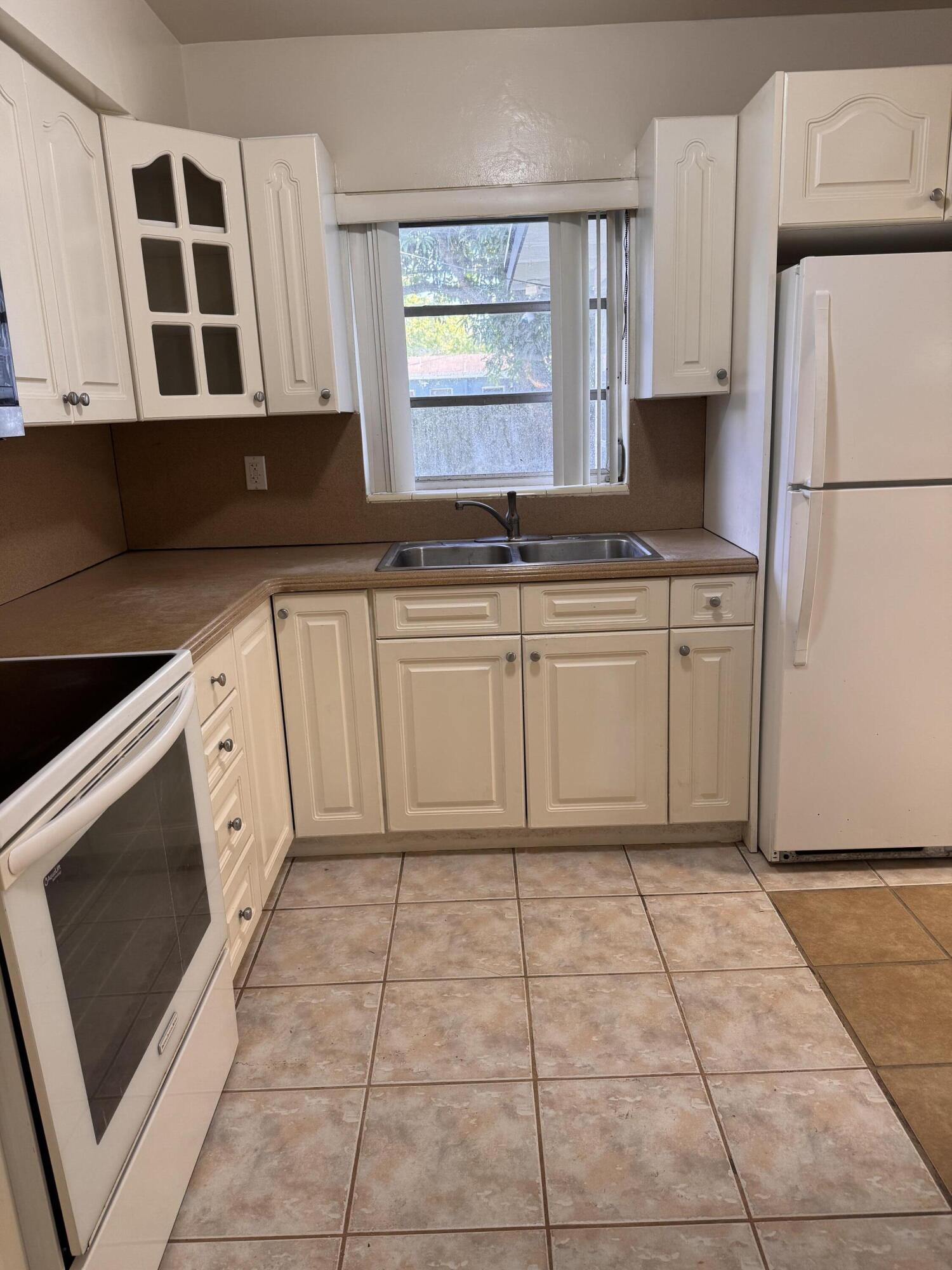 1148 Arizona Avenue Property Photo 12