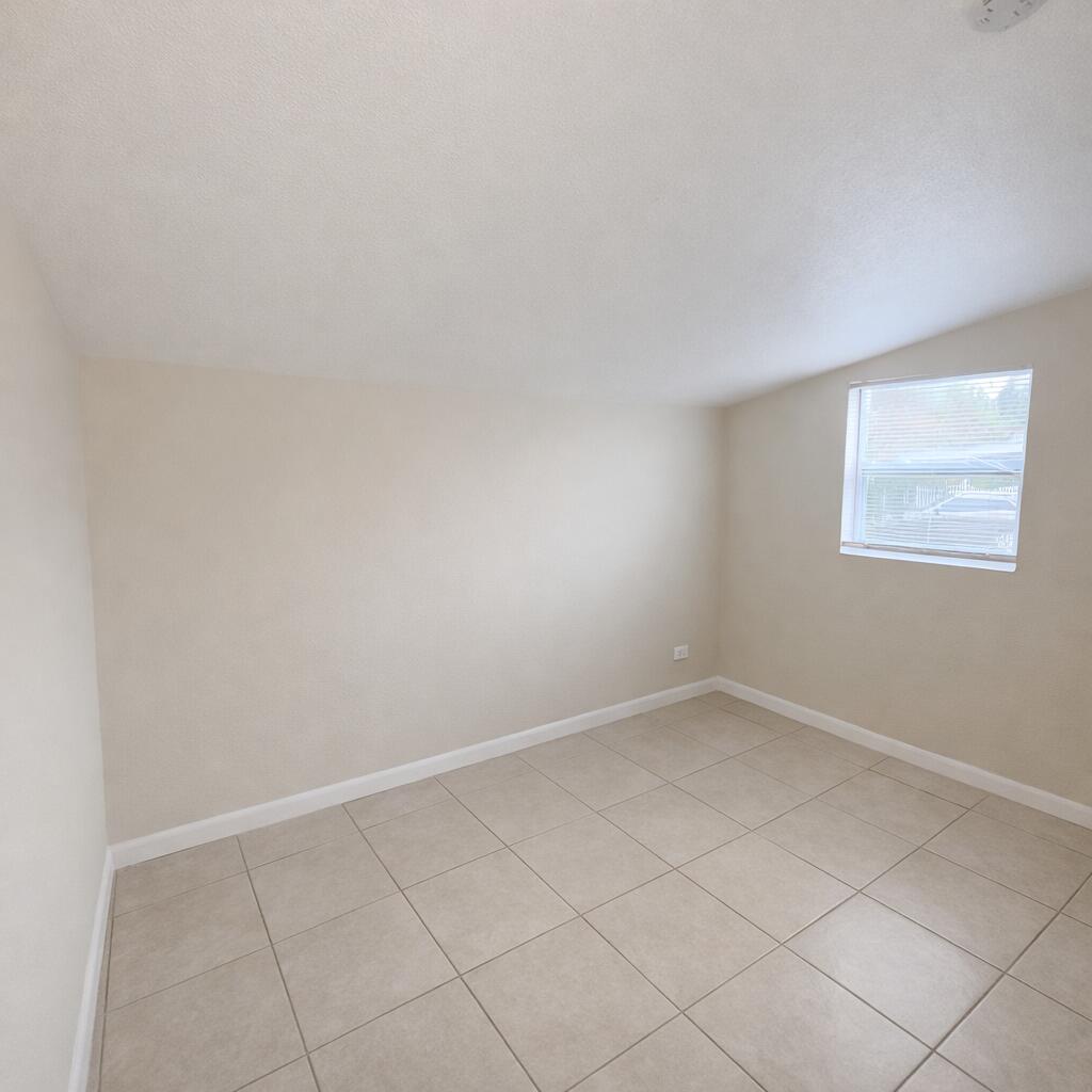 1520 W 11th Street Property Photo 3