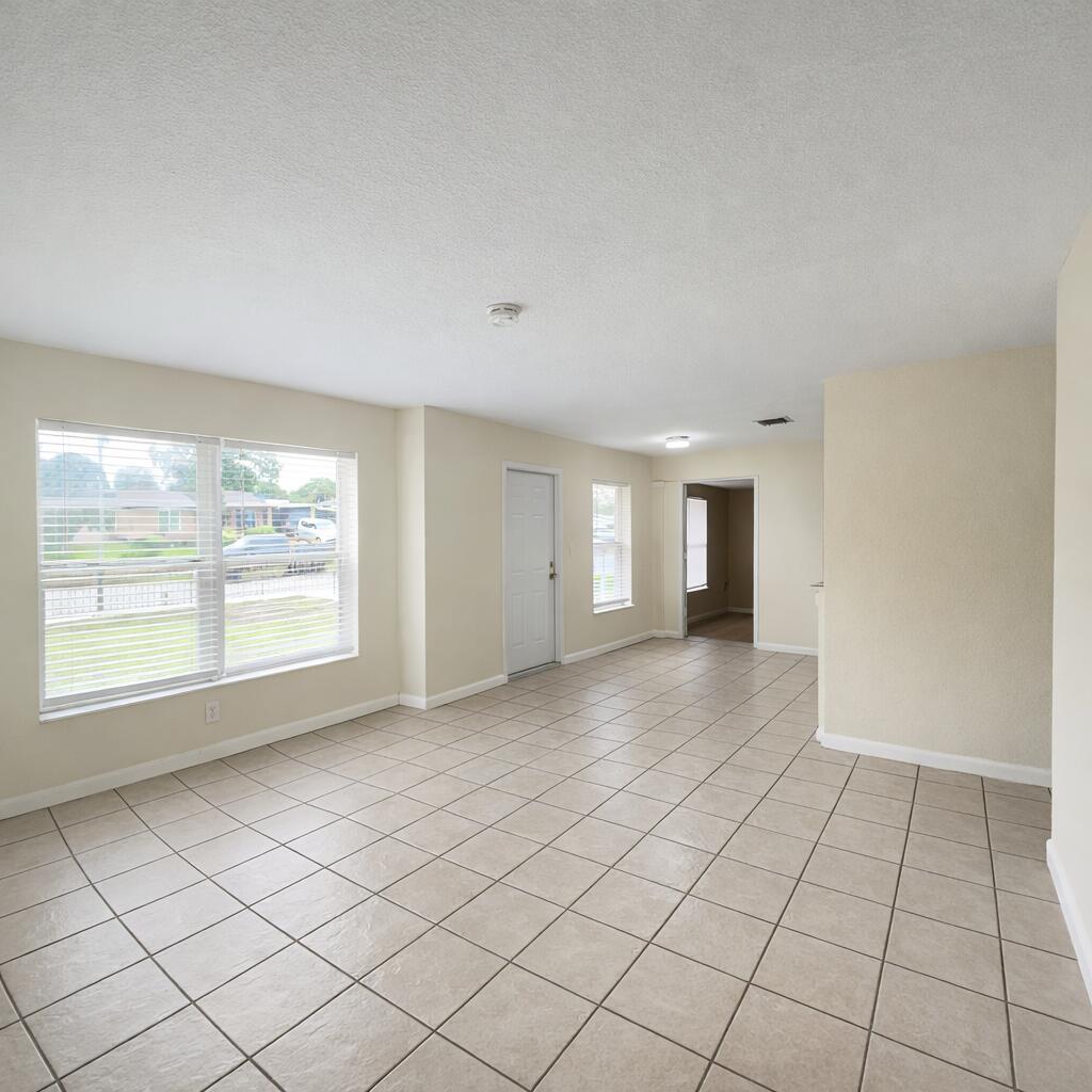 1520 W 11th Street Property Photo 5