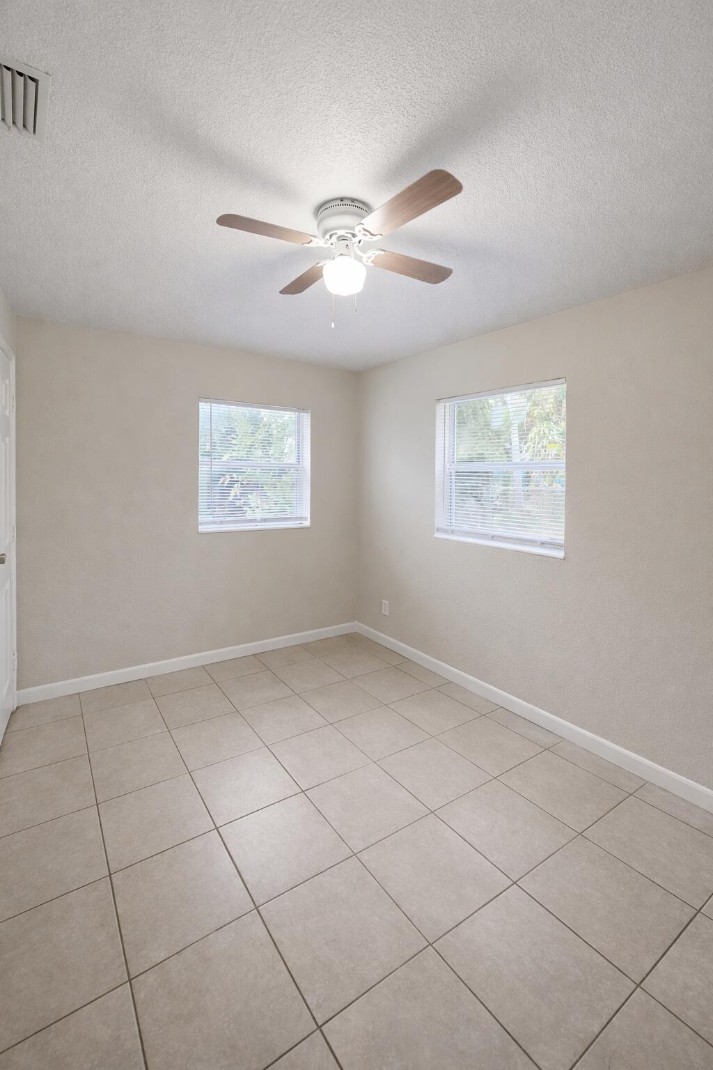 1520 W 11th Street Property Photo 8