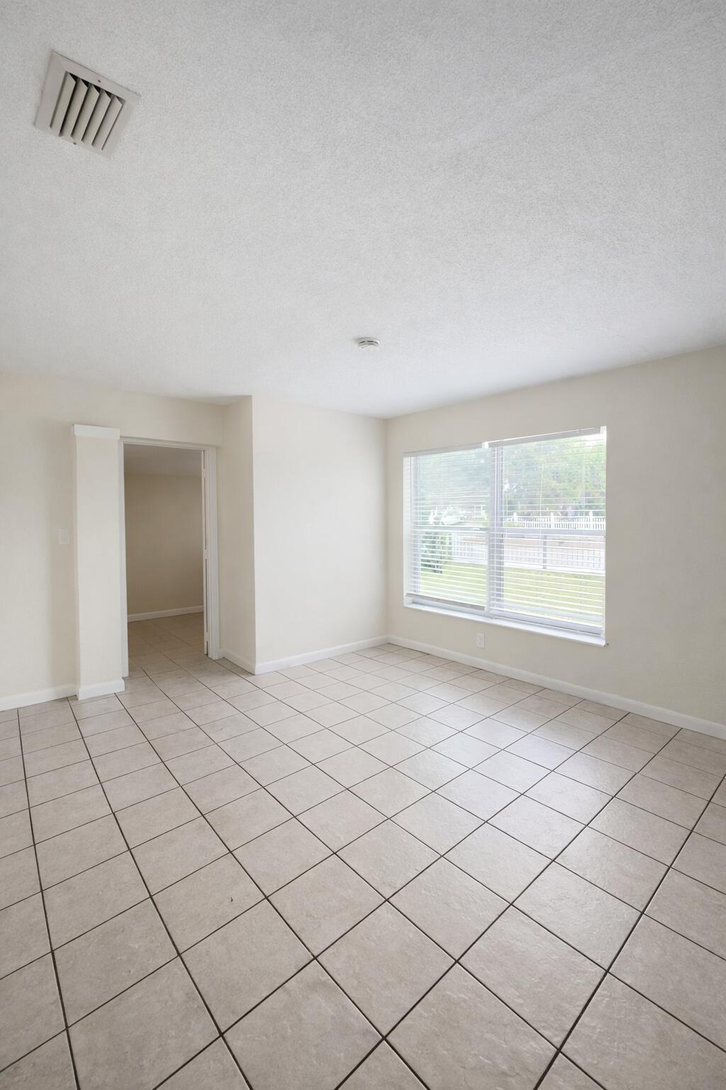 1520 W 11th Street Property Photo 9