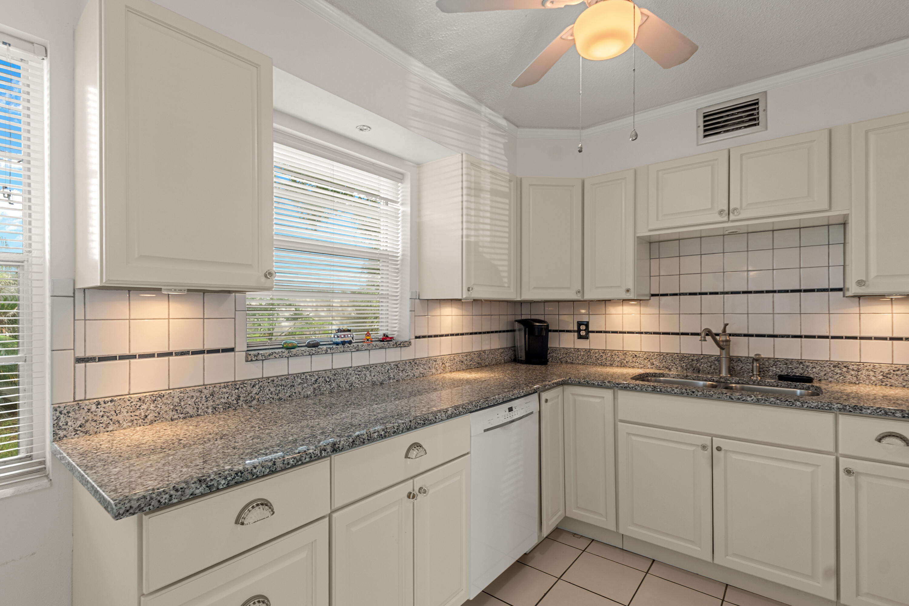 2800 Indian River Boulevard O-5 Property Photo 10