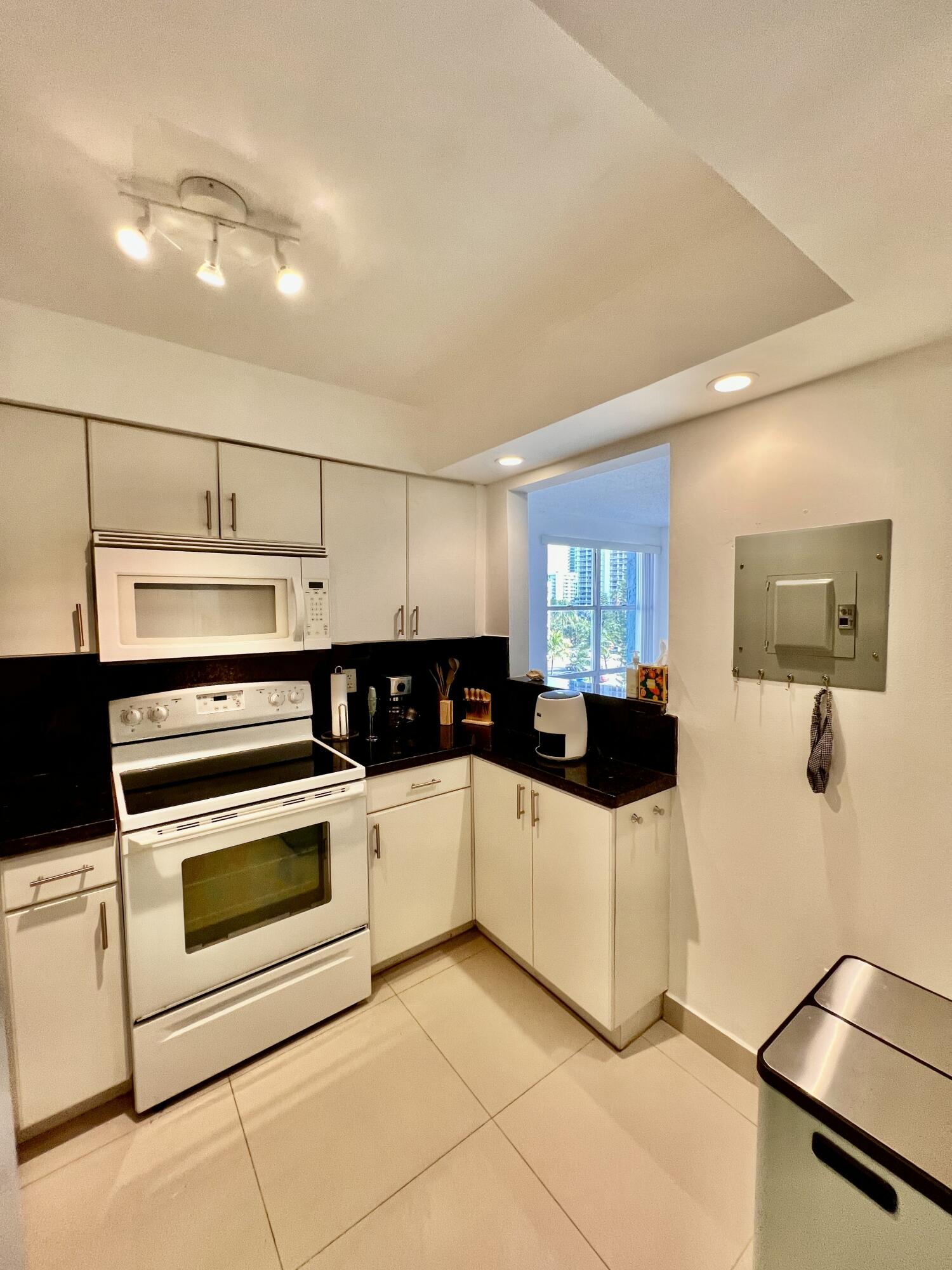 17570 Atlantic Boulevard 416 Property Photo 11