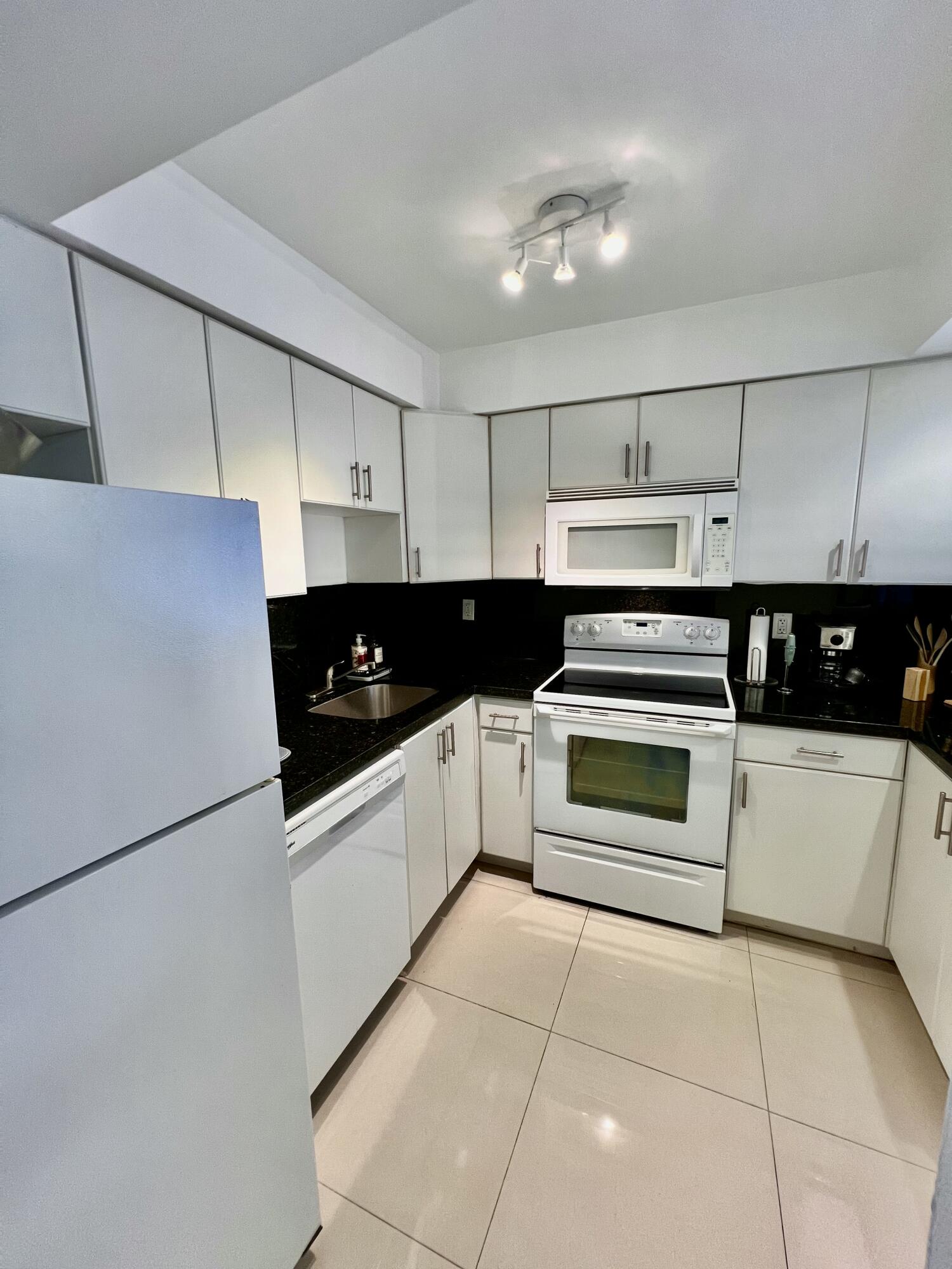 17570 Atlantic Boulevard 416 Property Photo 12