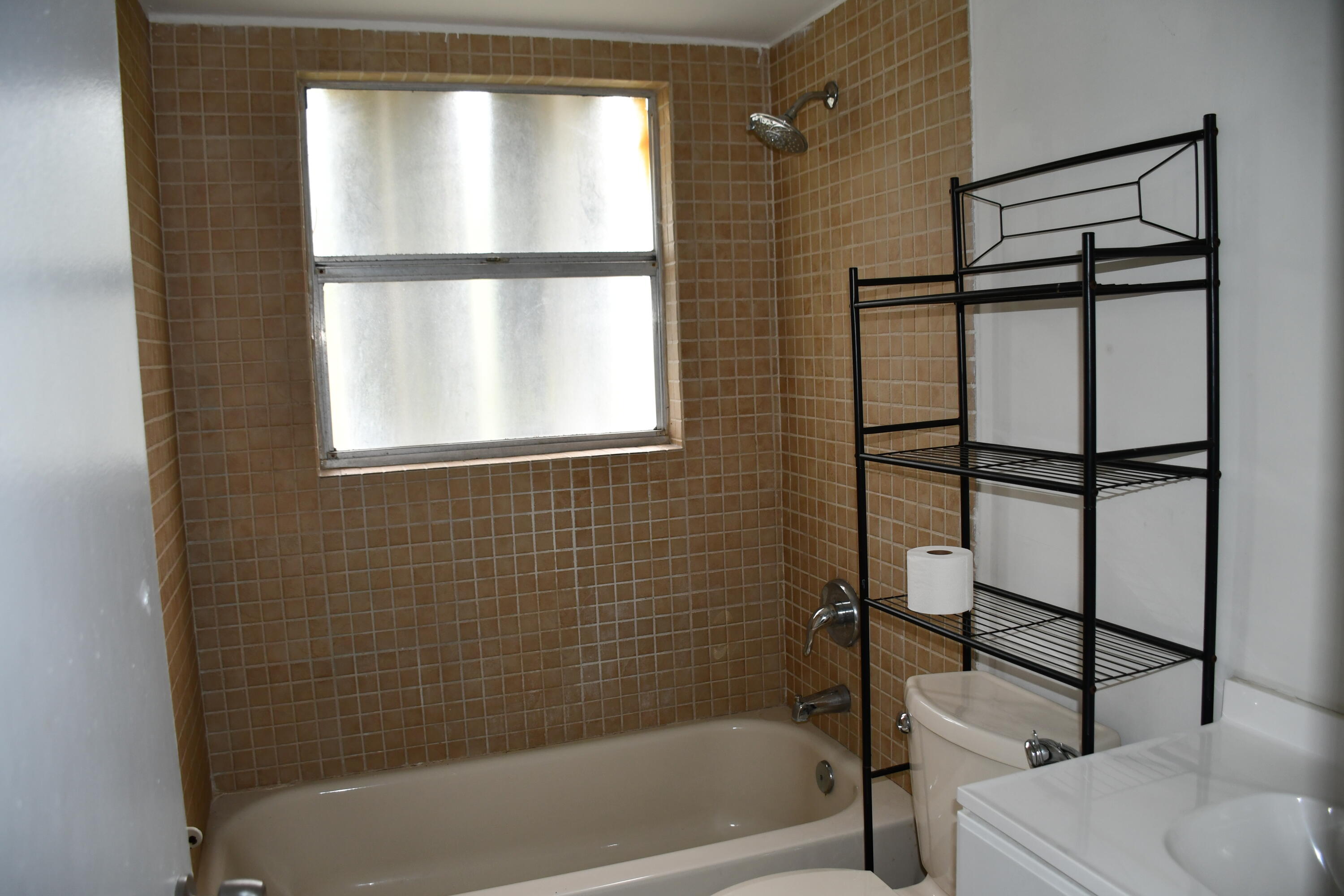 1591 Sunkist Way Property Photo 8