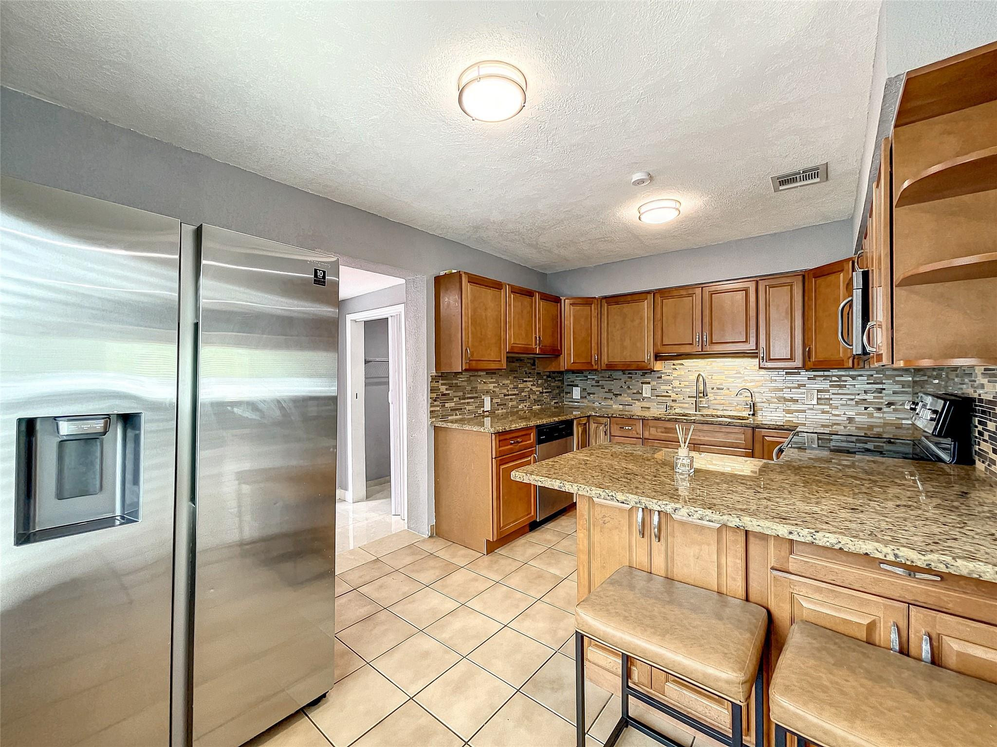 2649 Johnson Street Property Photo 4
