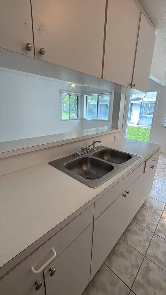 208 E Tiffany Drive 2 Property Photo 4