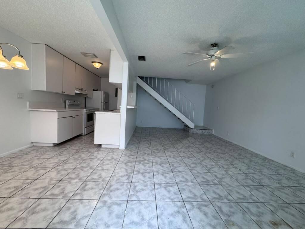 208 E Tiffany Drive 2 Property Photo 5