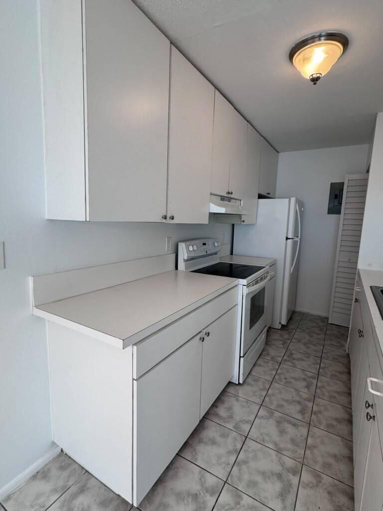 208 E Tiffany Drive 2 Property Photo 6
