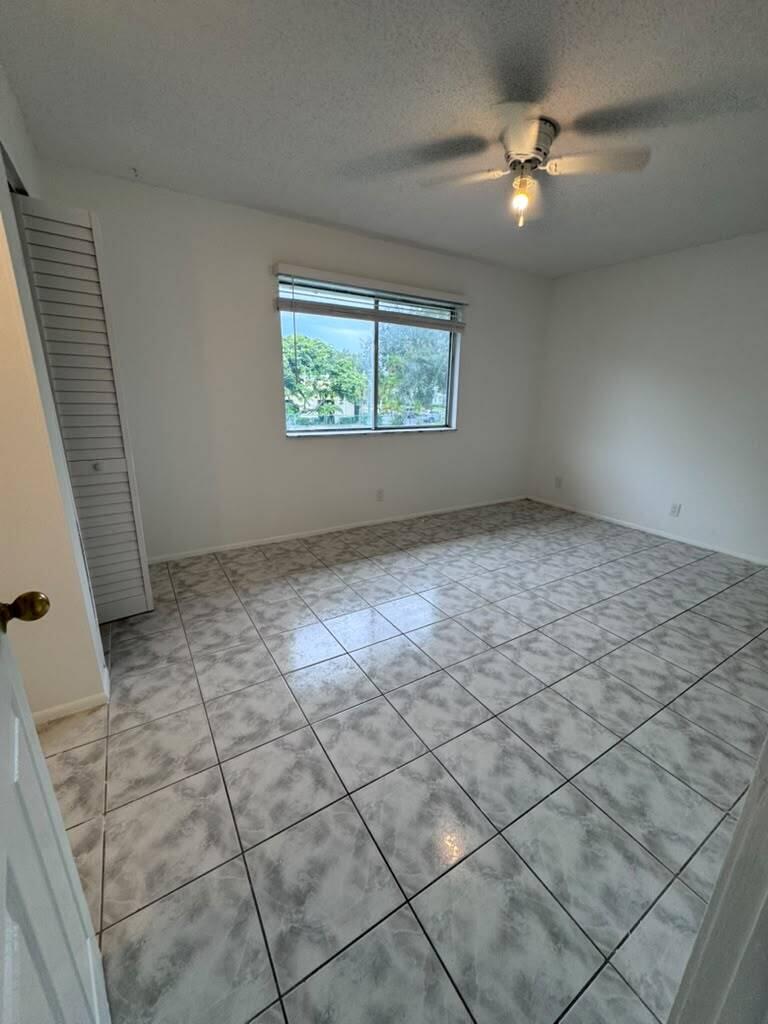 208 E Tiffany Drive 2 Property Photo 10