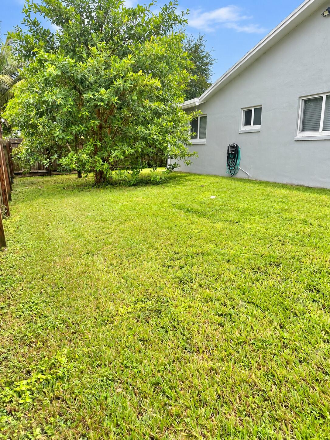 22199 Sw 59th Avenue Property Photo 2