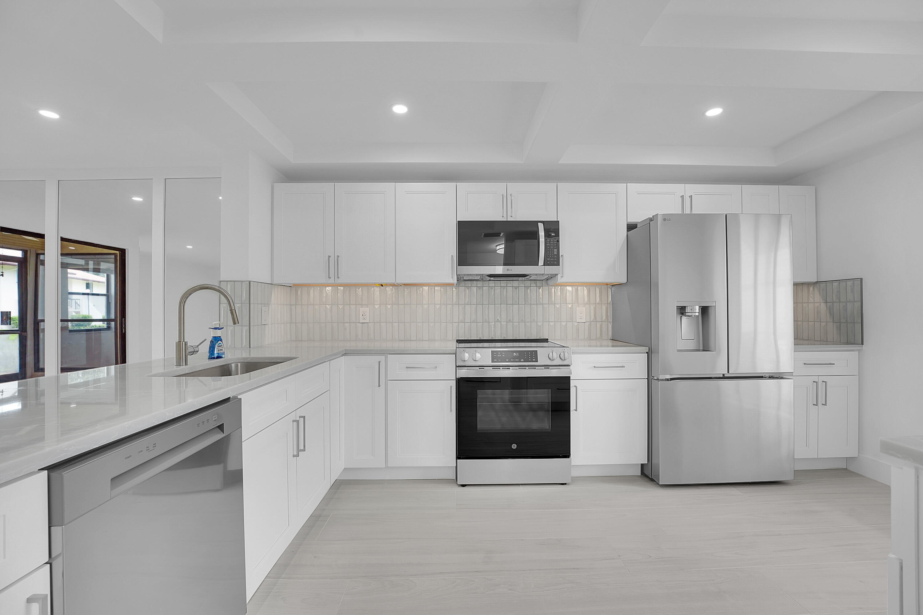 3373 Lucerne Park Drive Property Photo 1