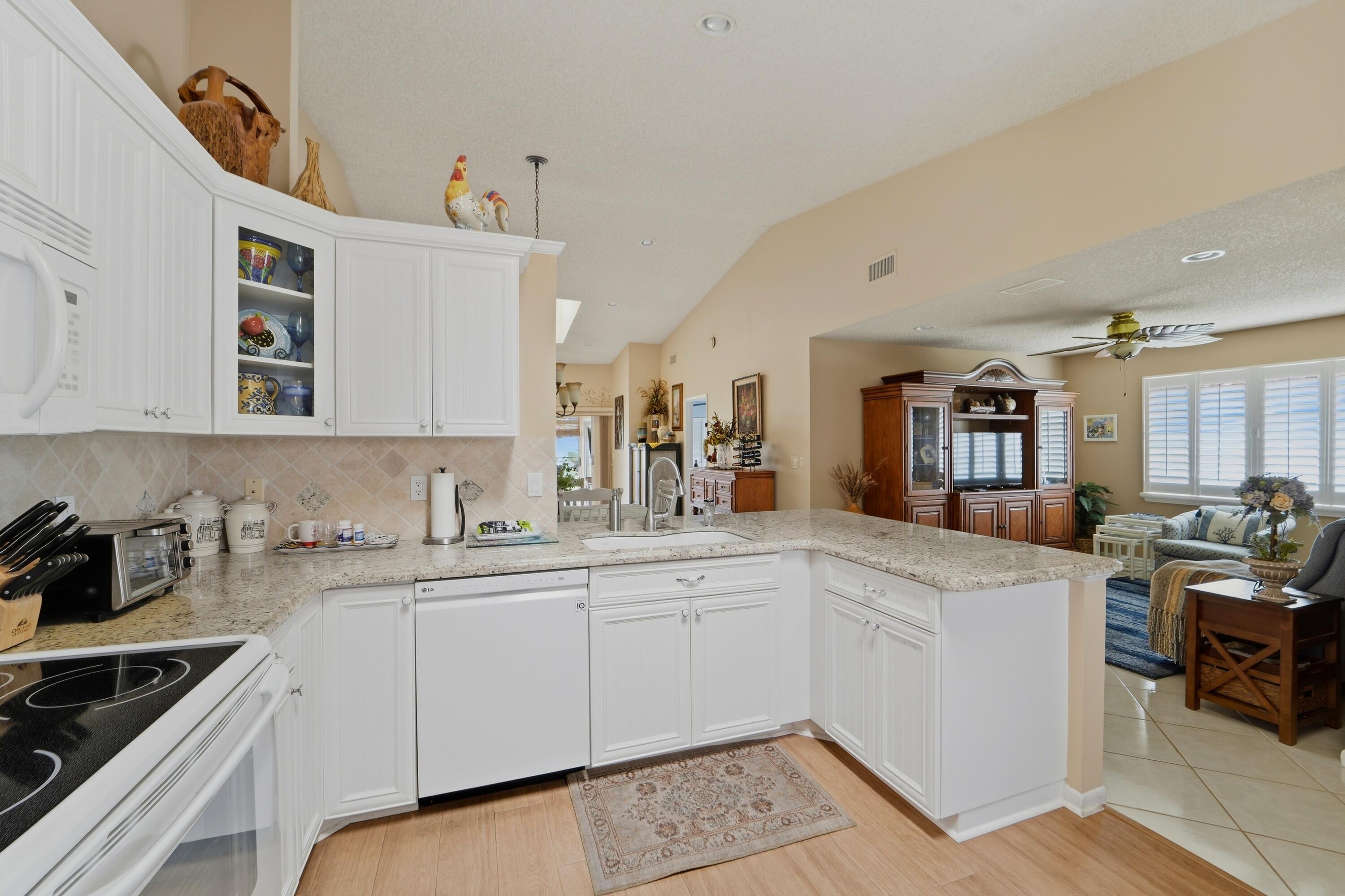 6375 Mill Pointe Circle Property Photo 1