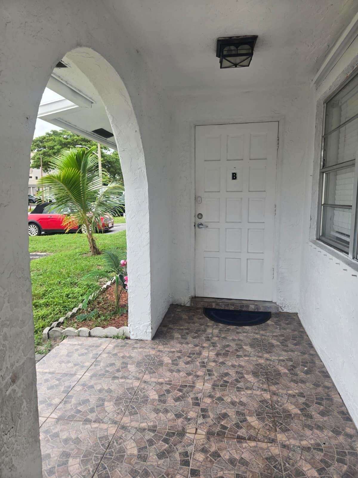 2521 Sw 58th Manor B Property Photo 2