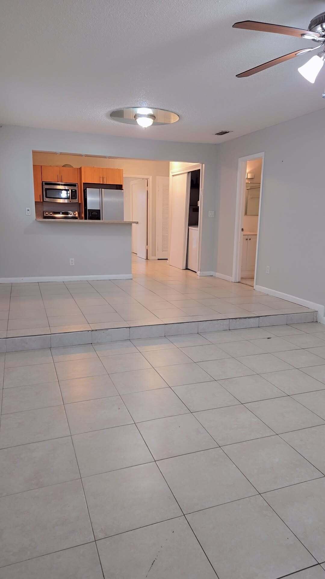 2521 Sw 58th Manor B Property Photo 4