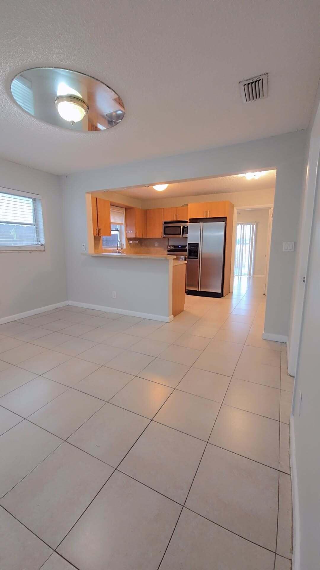 2521 Sw 58th Manor B Property Photo 5
