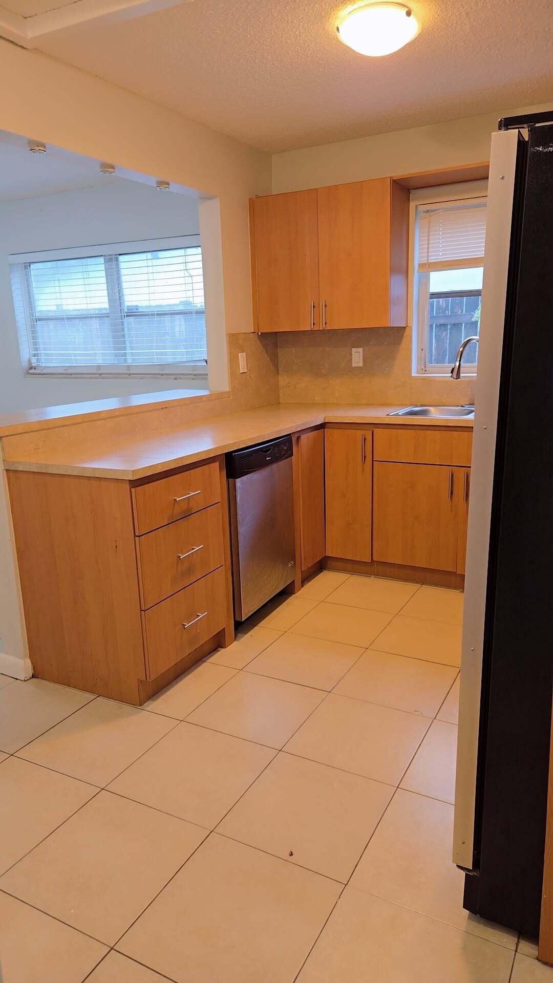 2521 Sw 58th Manor B Property Photo 6