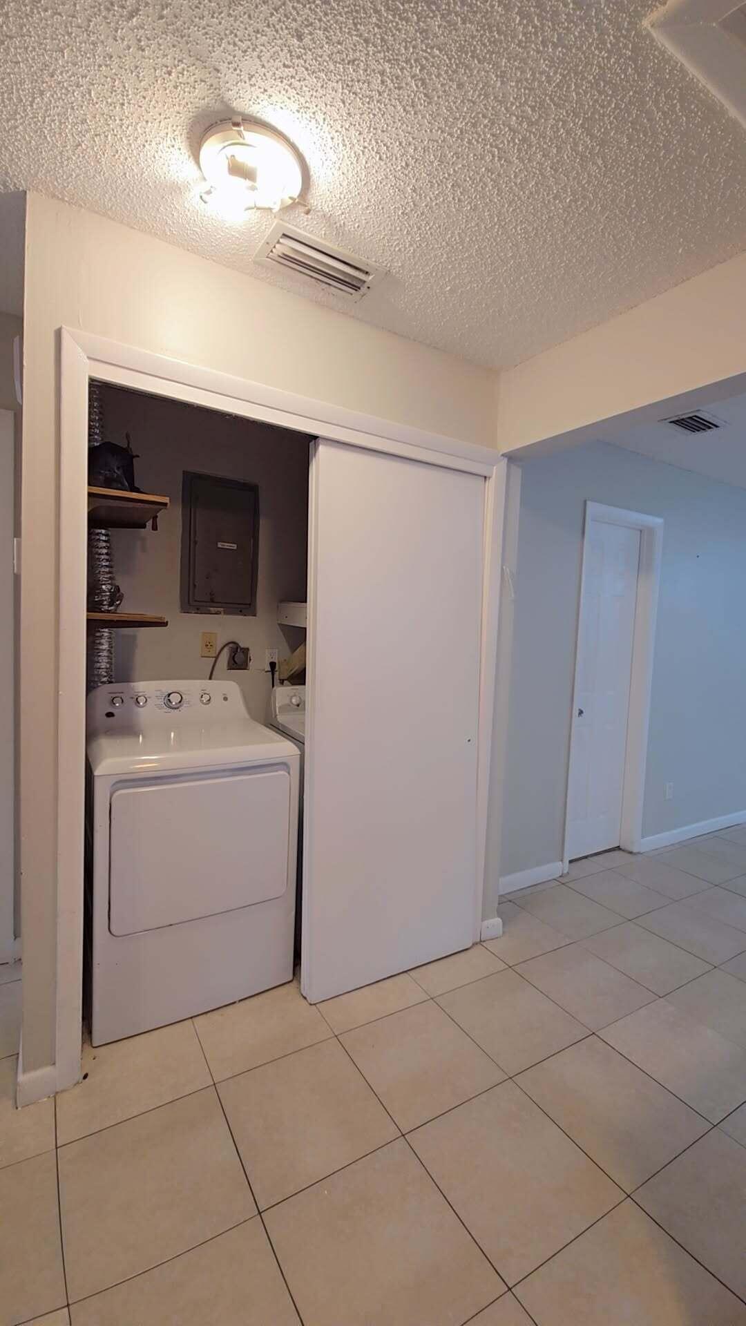 2521 Sw 58th Manor B Property Photo 11