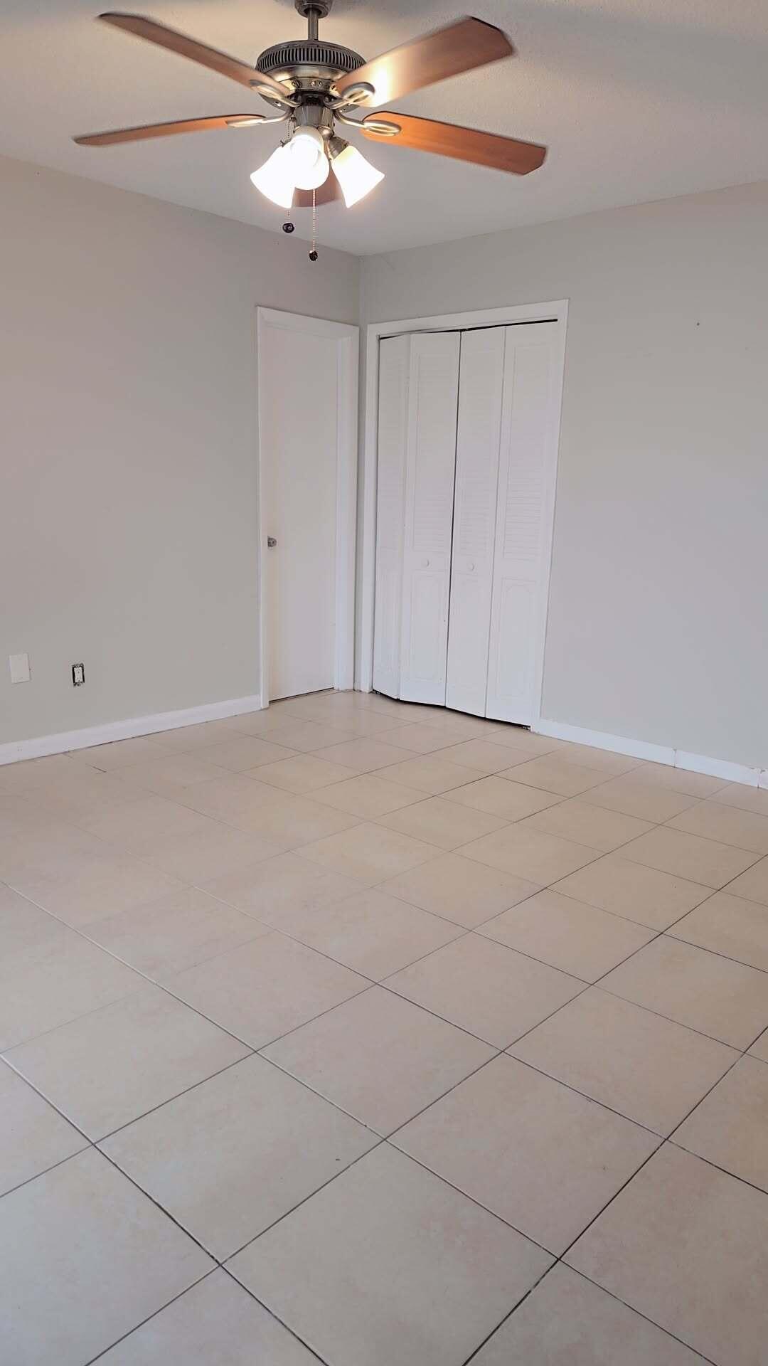 2521 Sw 58th Manor B Property Photo 17