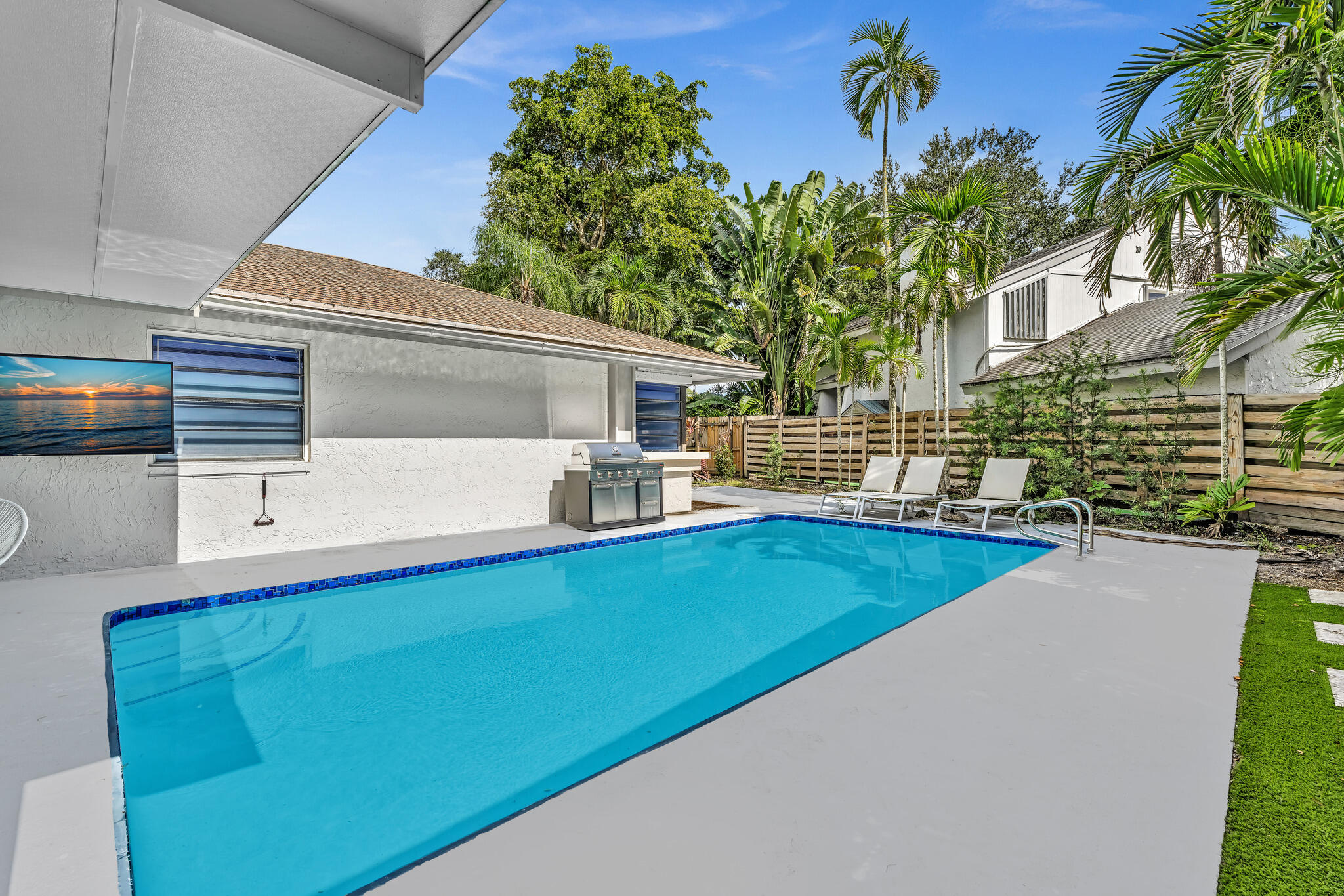 136 Greens Road Property Photo 1