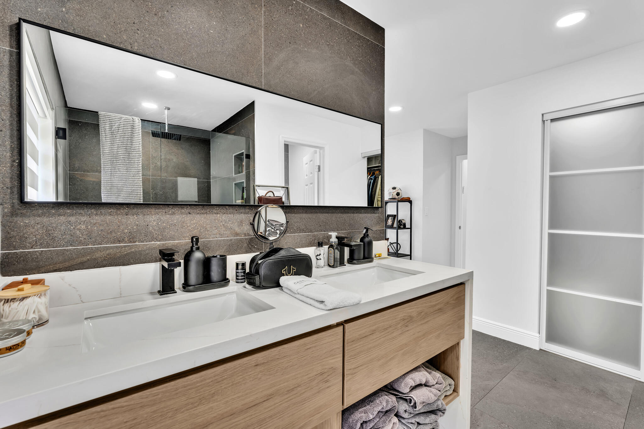 136 Greens Road Property Photo 44
