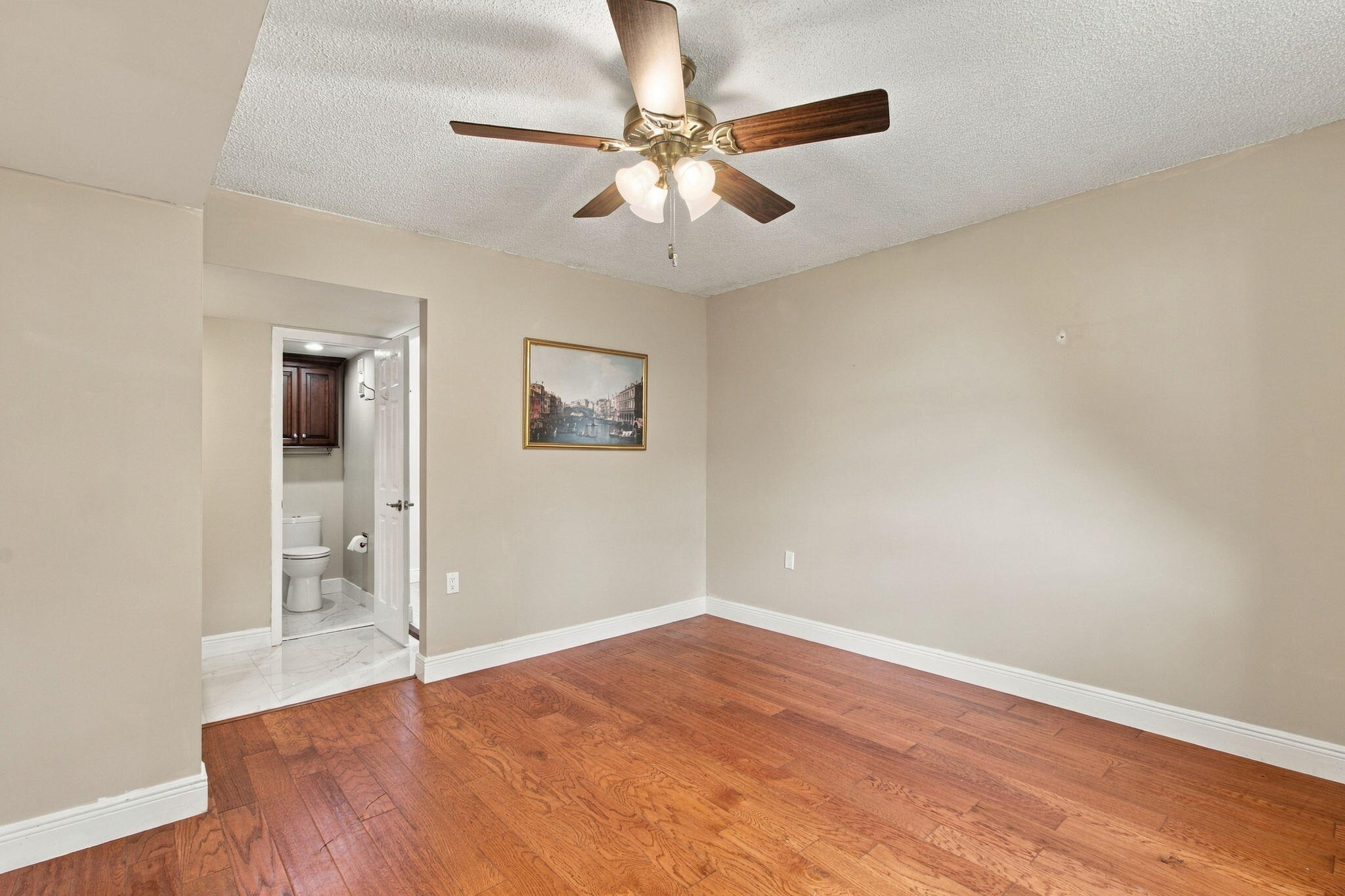 1502 Whitehall Drive 305 Property Photo 10