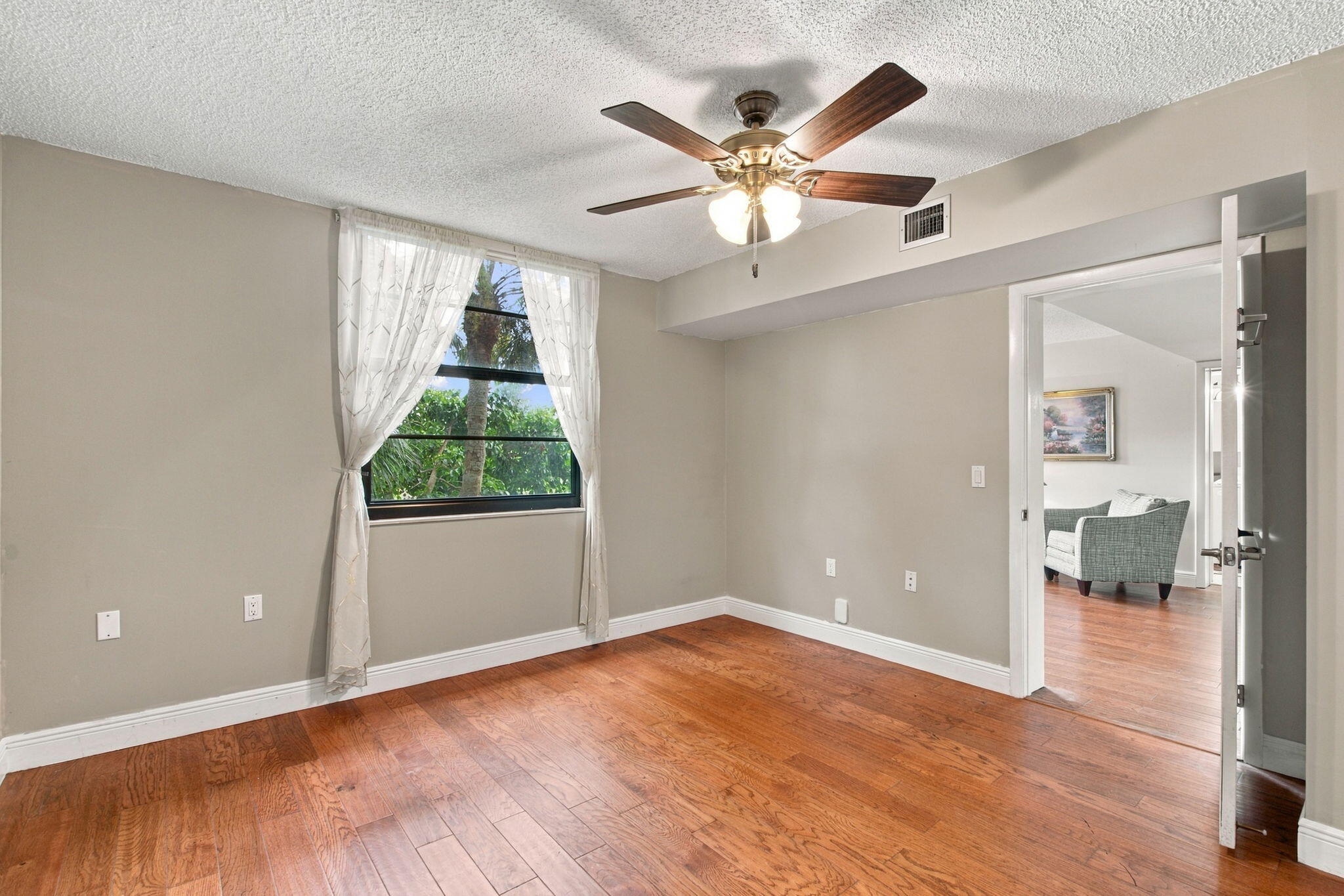 1502 Whitehall Drive 305 Property Photo 11