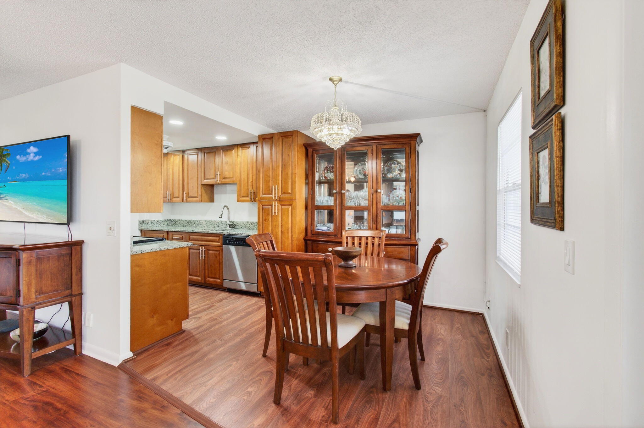 2035 Cornwall B Property Photo 3