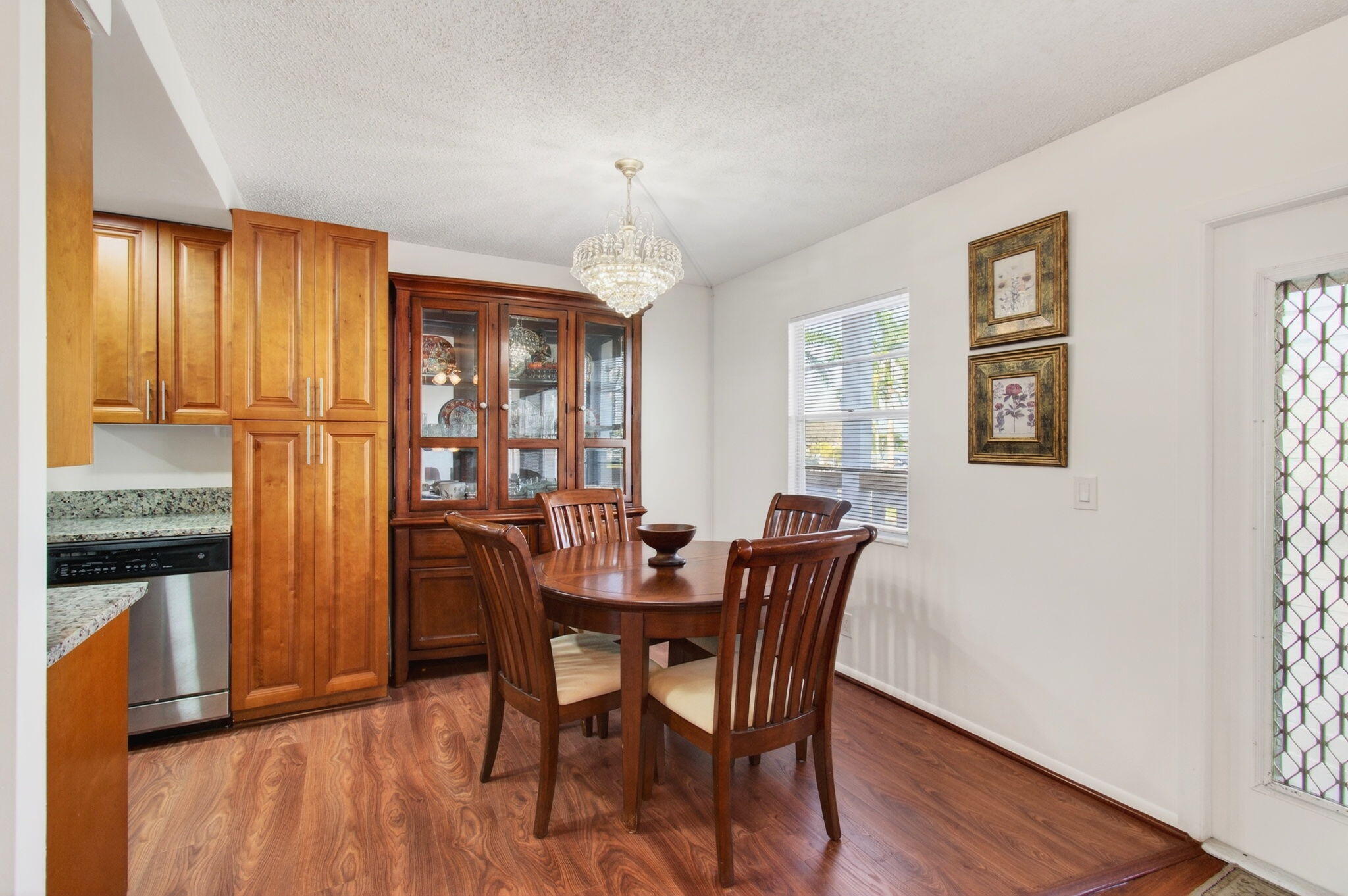 2035 Cornwall B Property Photo 4