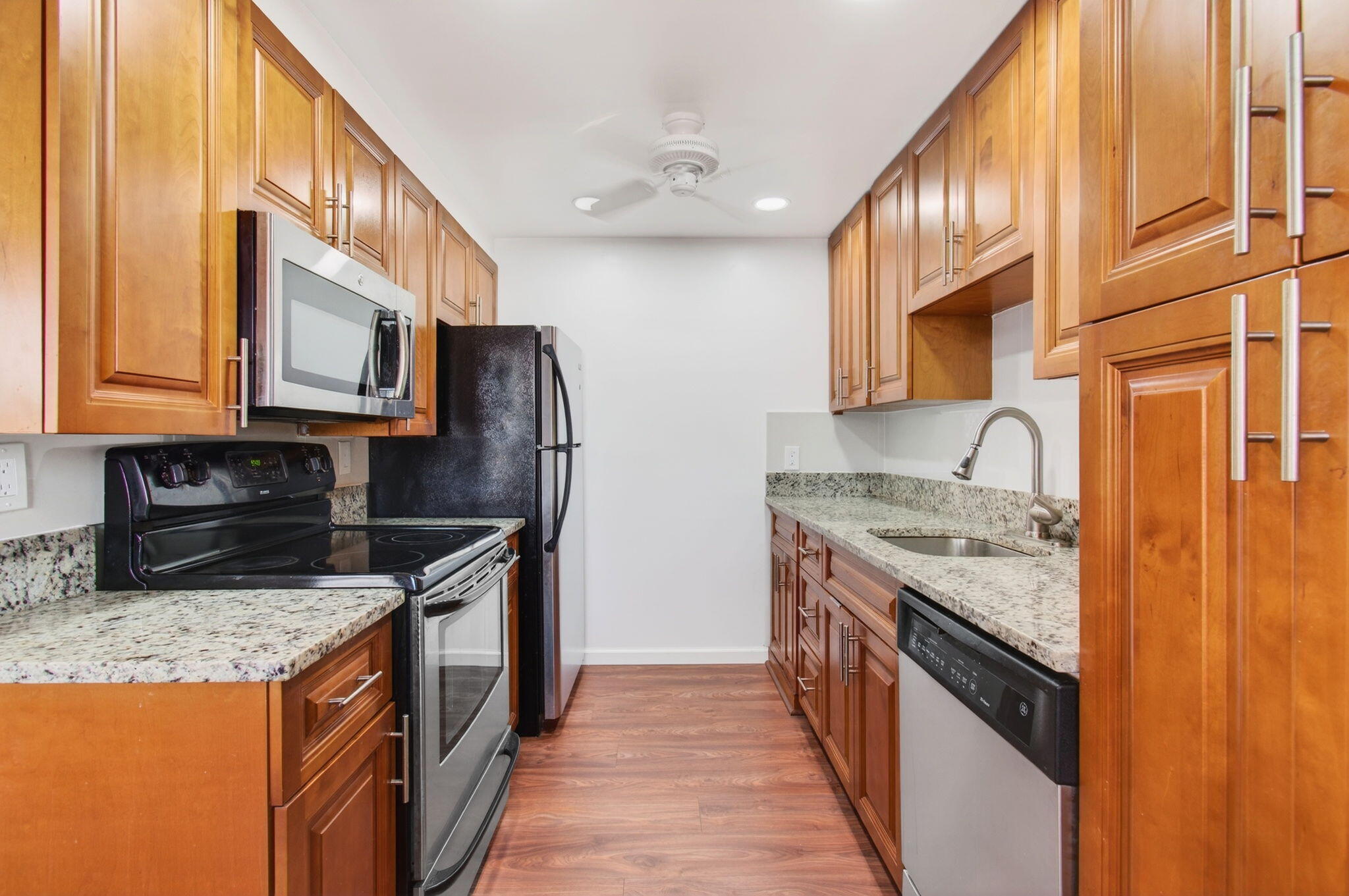 2035 Cornwall B Property Photo 5