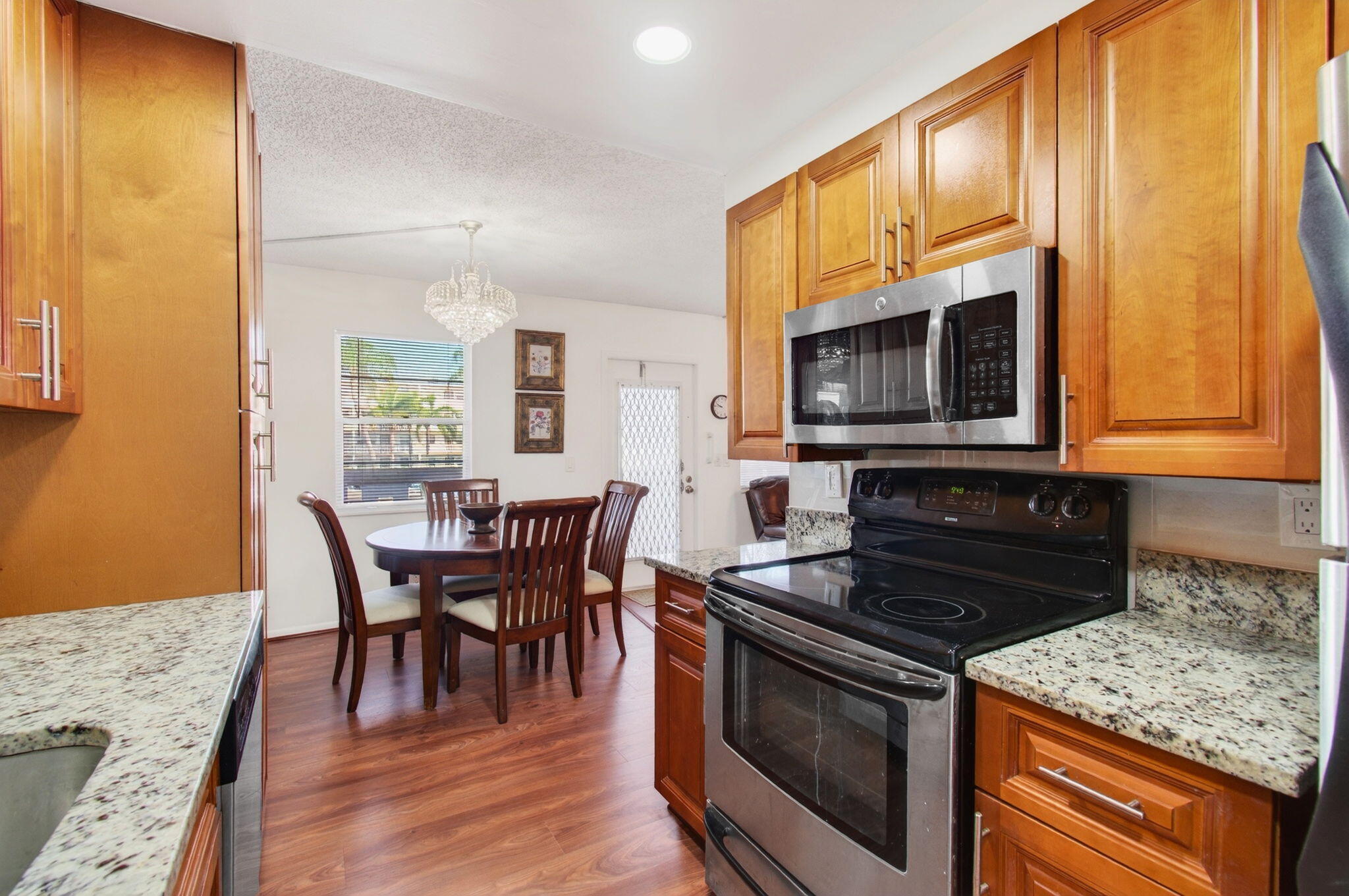 2035 Cornwall B Property Photo 8