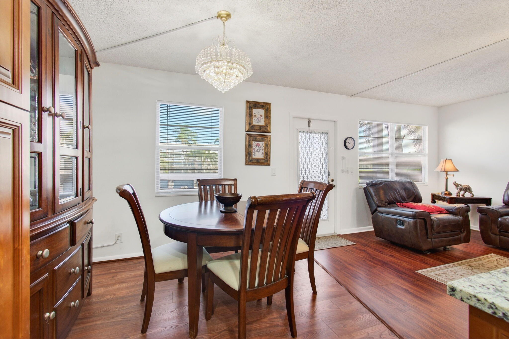 2035 Cornwall B Property Photo 11