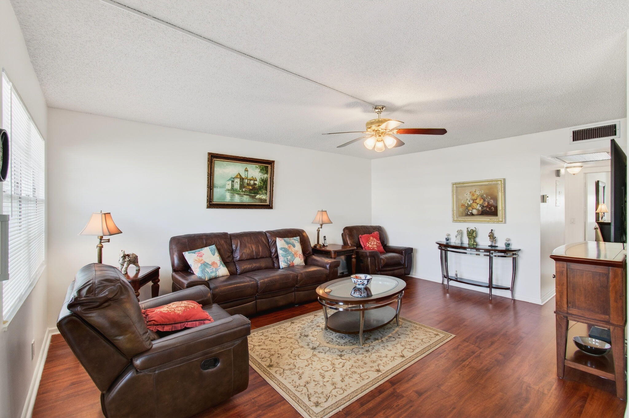 2035 Cornwall B Property Photo 12
