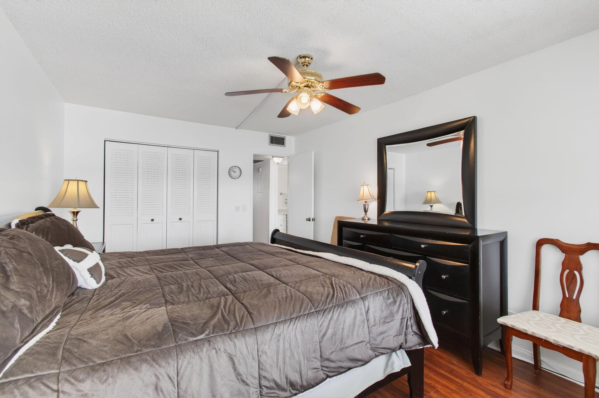 2035 Cornwall B Property Photo 23