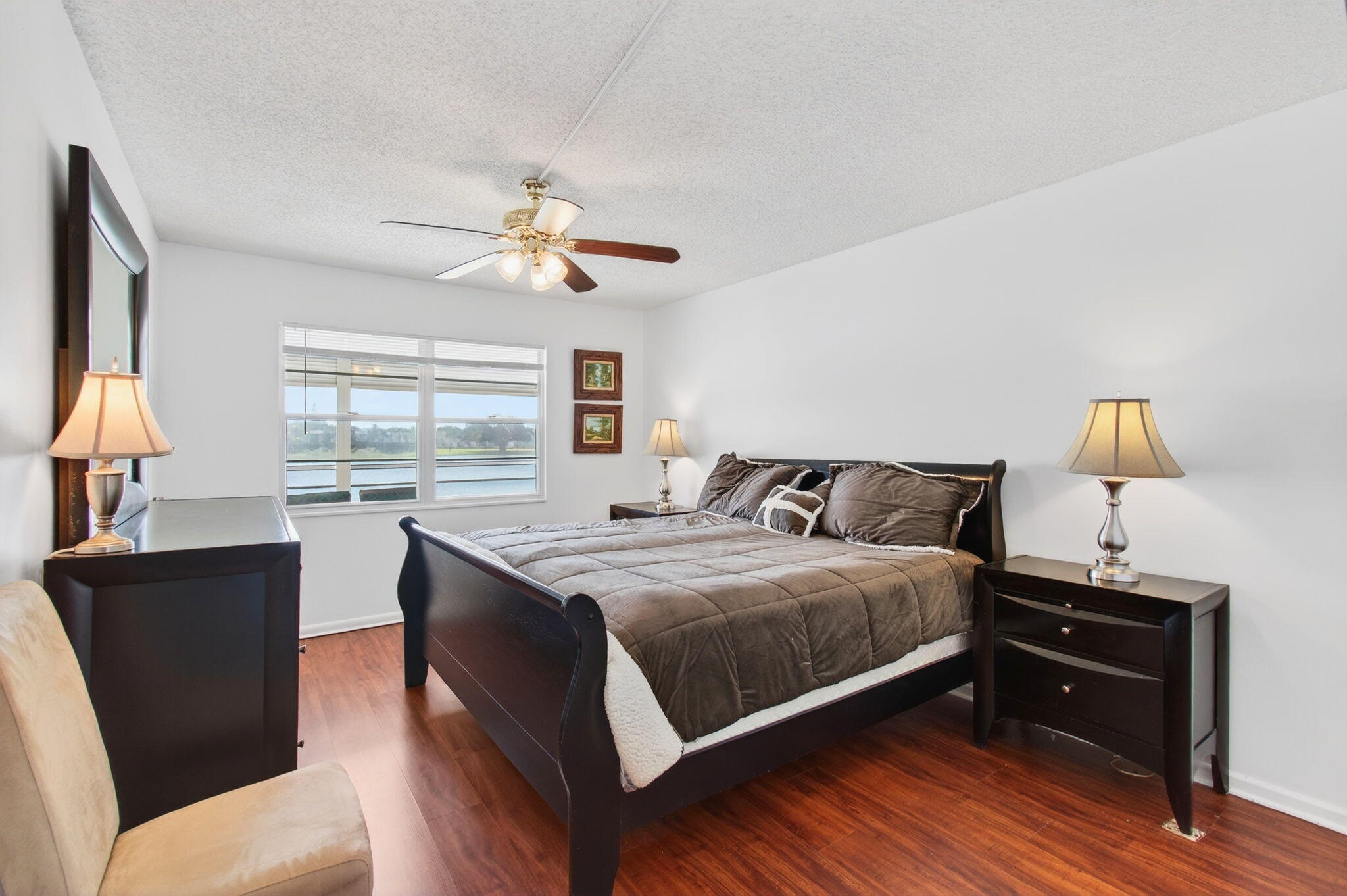 2035 Cornwall B Property Photo 24
