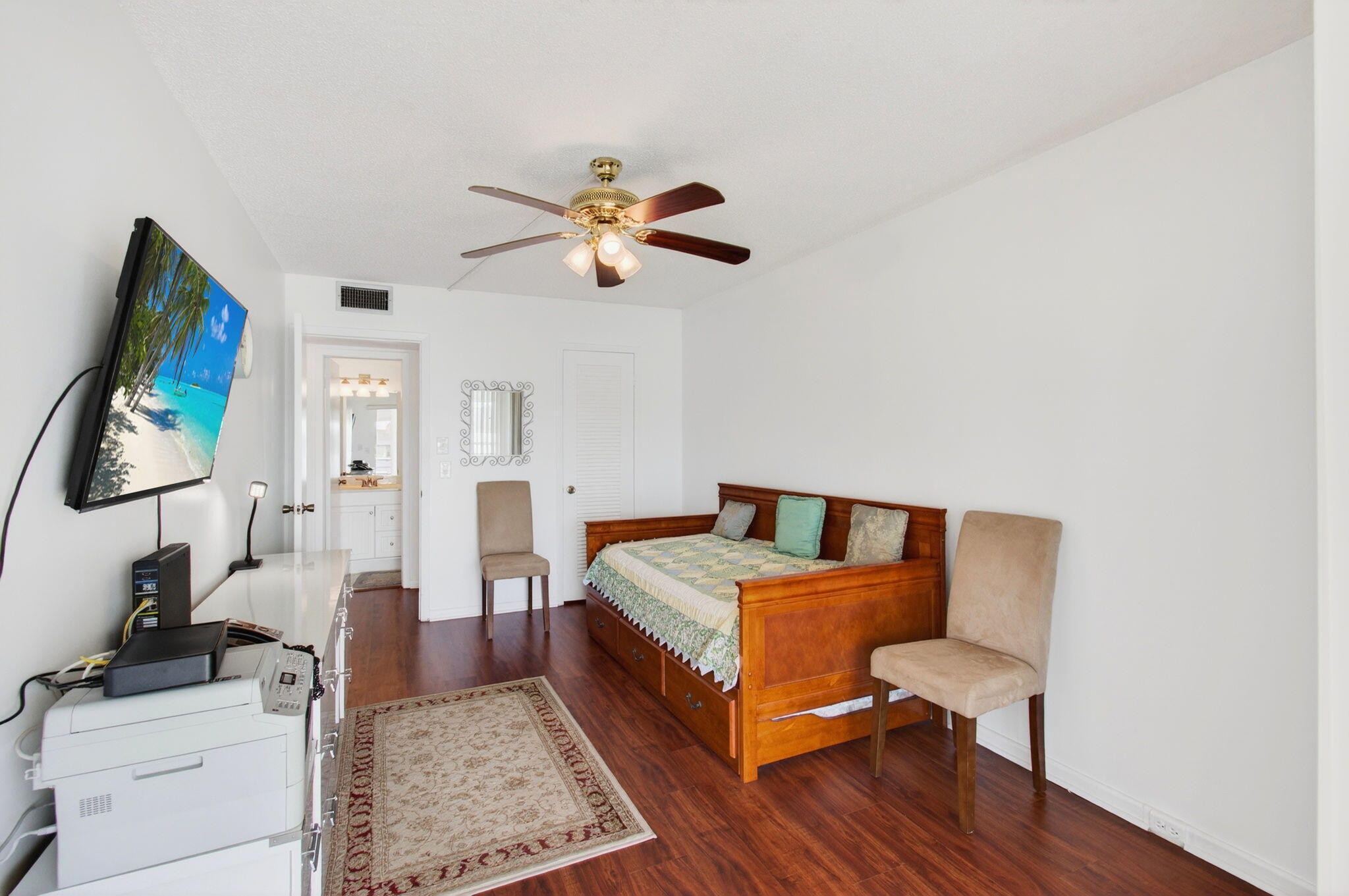 2035 Cornwall B Property Photo 28