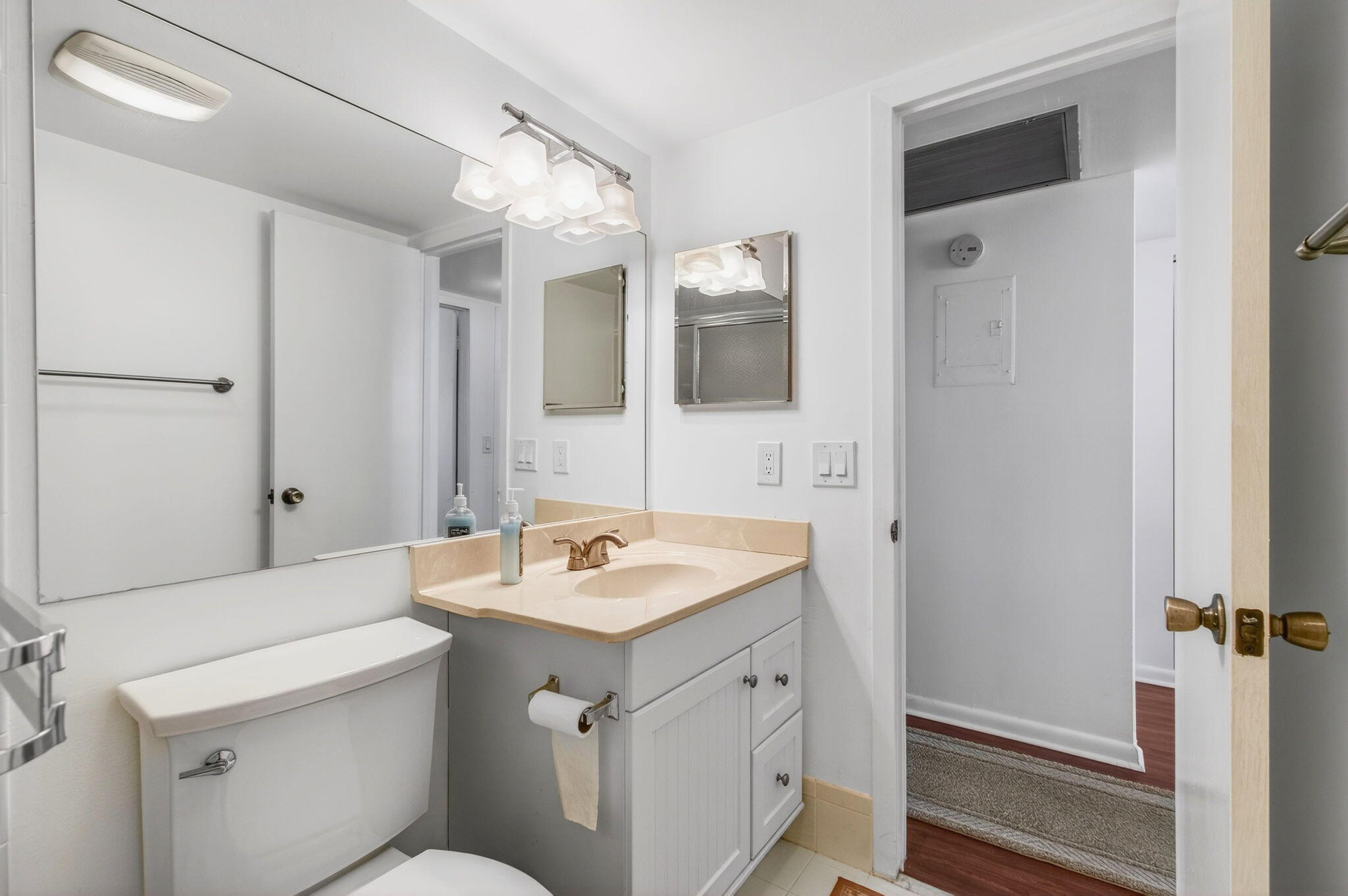 2035 Cornwall B Property Photo 50