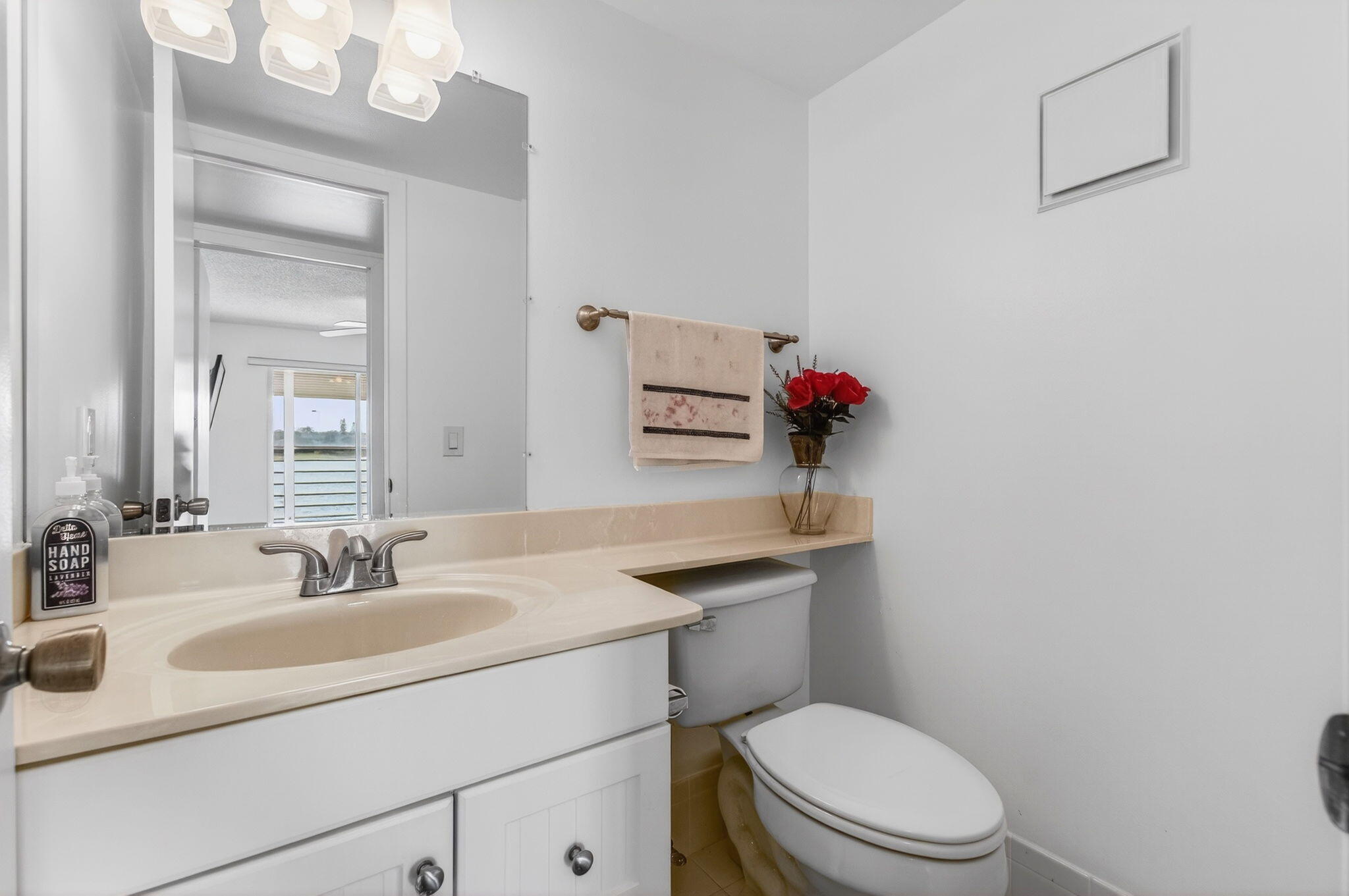 2035 Cornwall B Property Photo 51