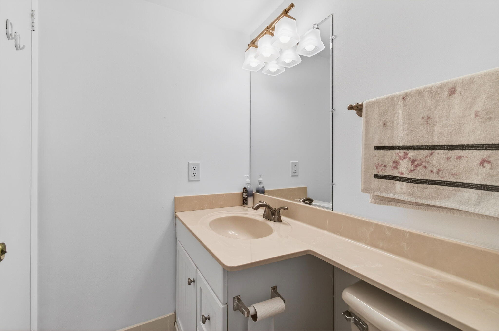 2035 Cornwall B Property Photo 52