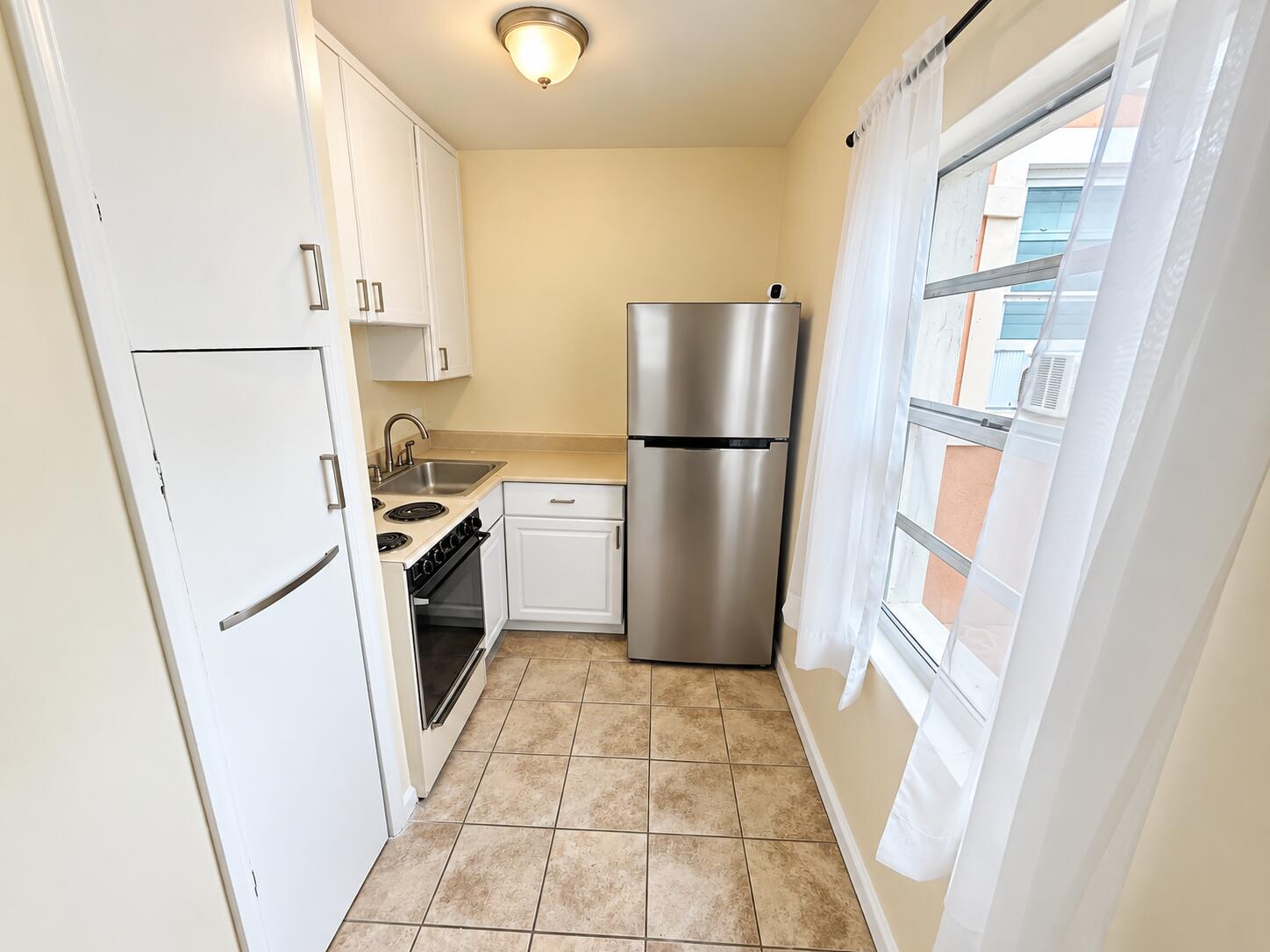 2735 NE 9TH Avenue Unit-B Property Photo 1