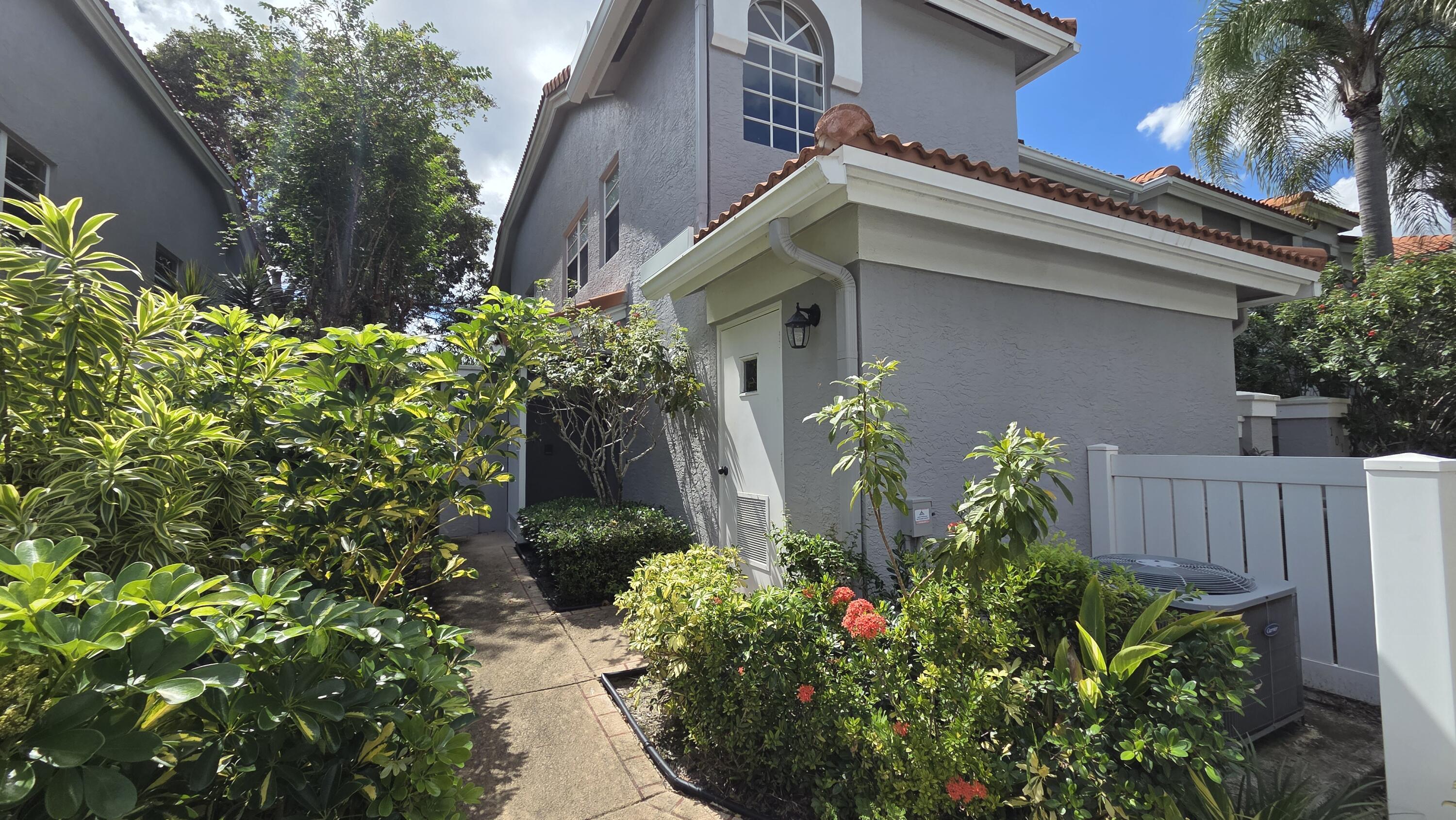 7634 MAJESTIC PALM Drive 201 Property Photo 1