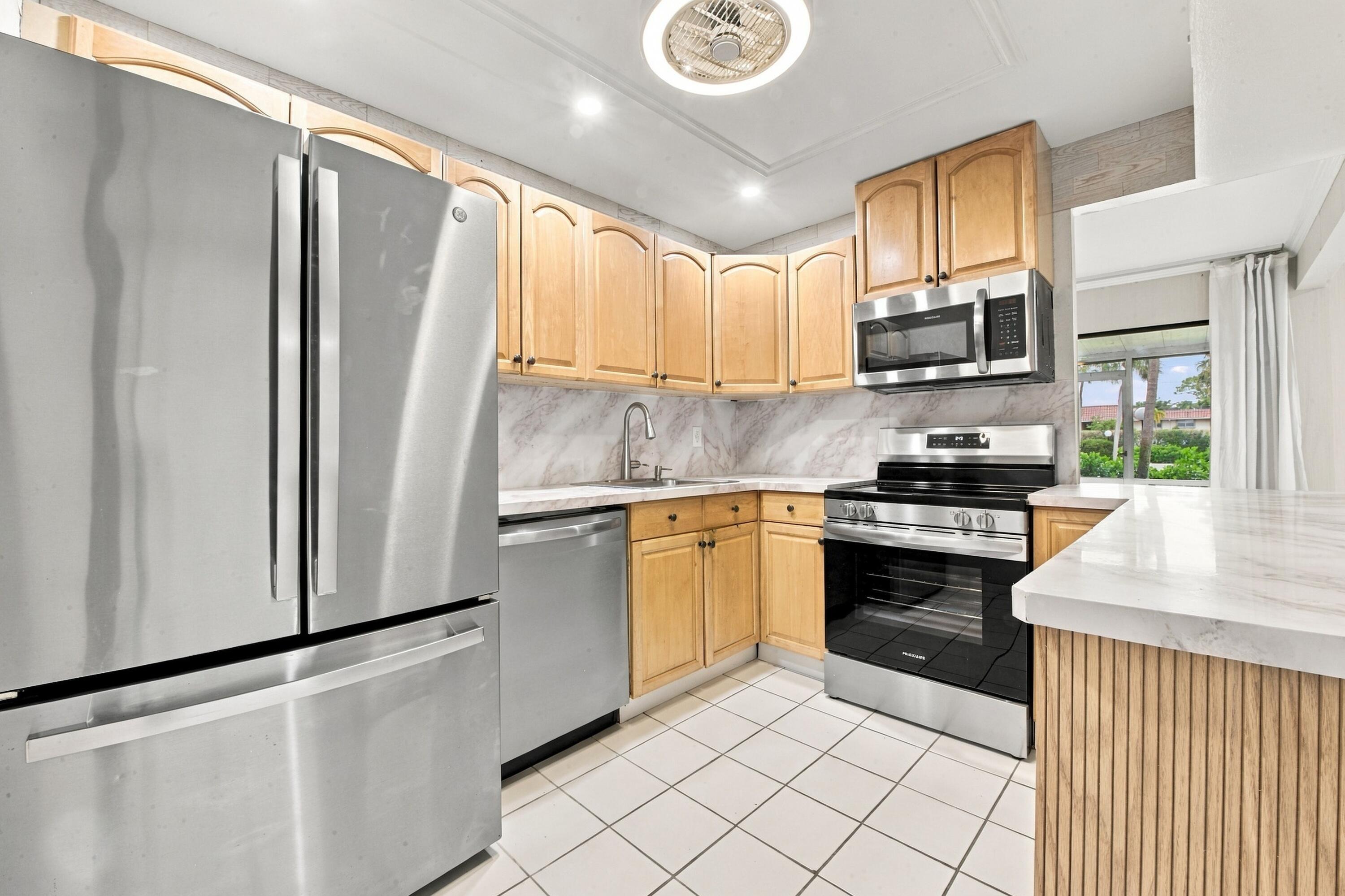 1149 Nw 13th Street Apt 6 Property Photo 2